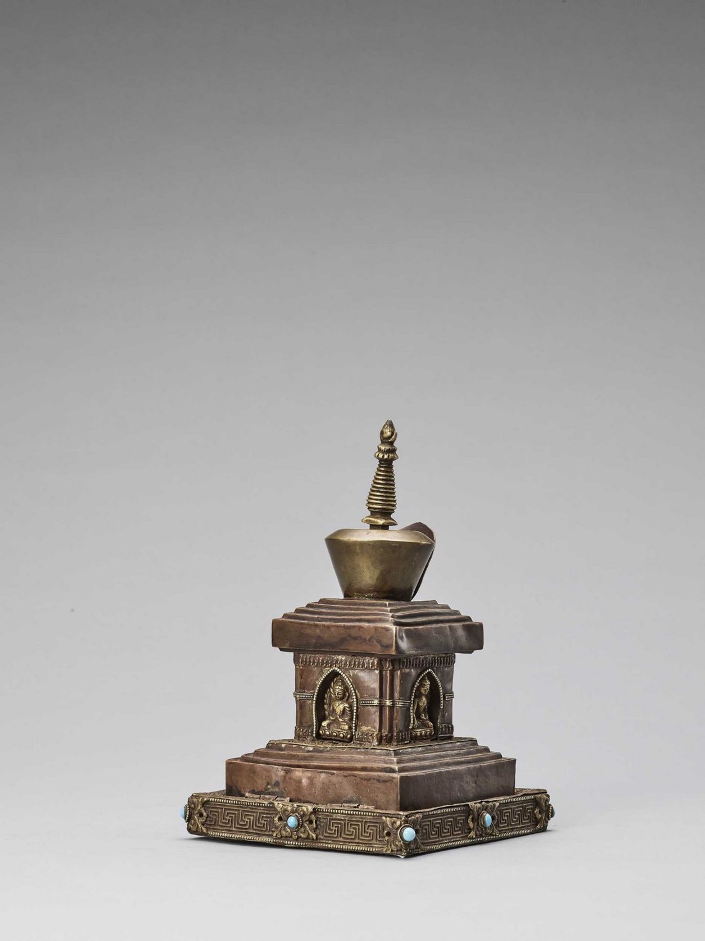 A TIBETAN COPPER REPOUSSÉ STUPA WITH TURQUOISES, 19TH CENTURY - Image 6 of 6