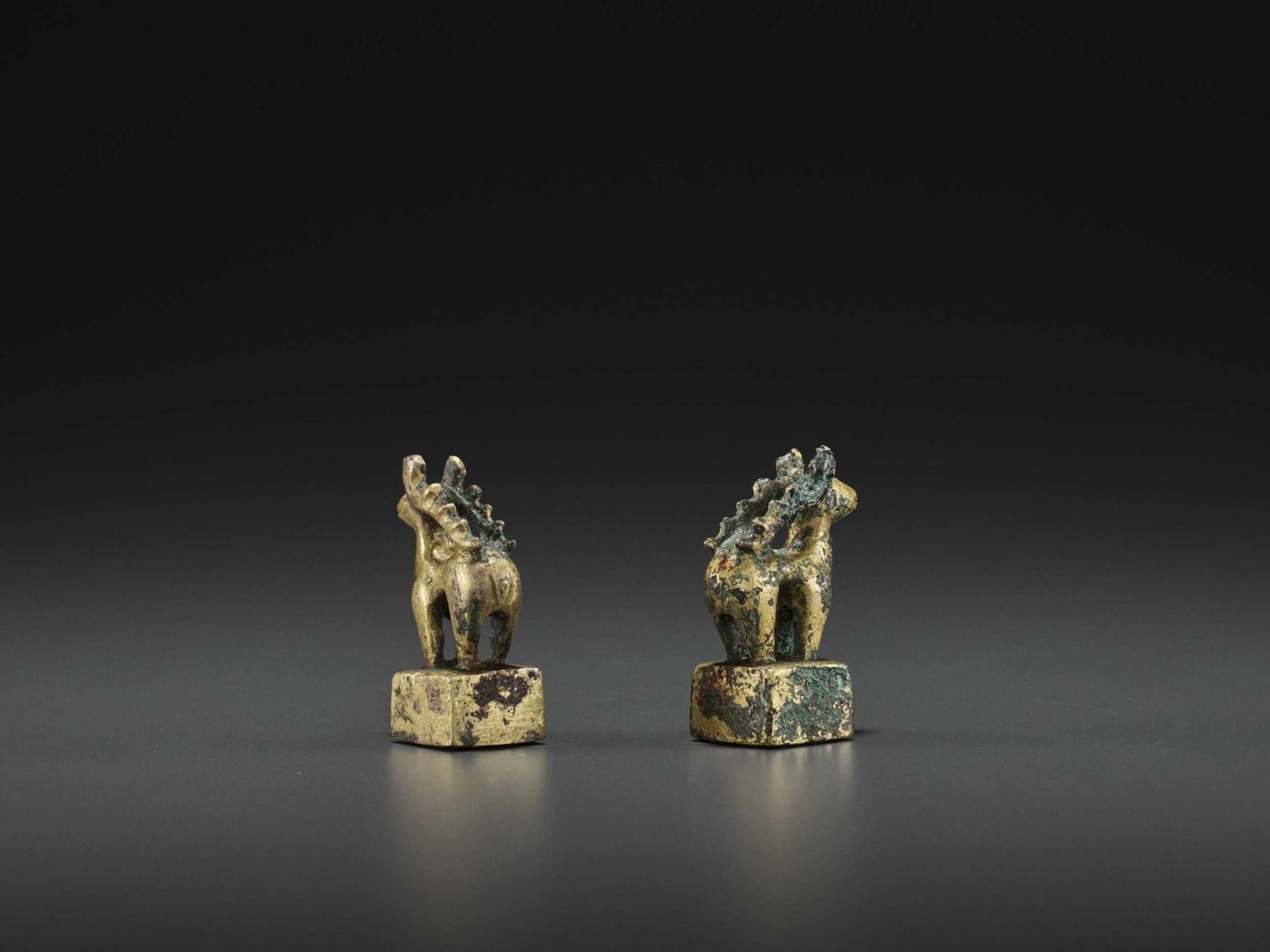 A PAIR OF GILT BRONZE ‘STAG’ SEALS, EASTERN HAN - Image 6 of 9