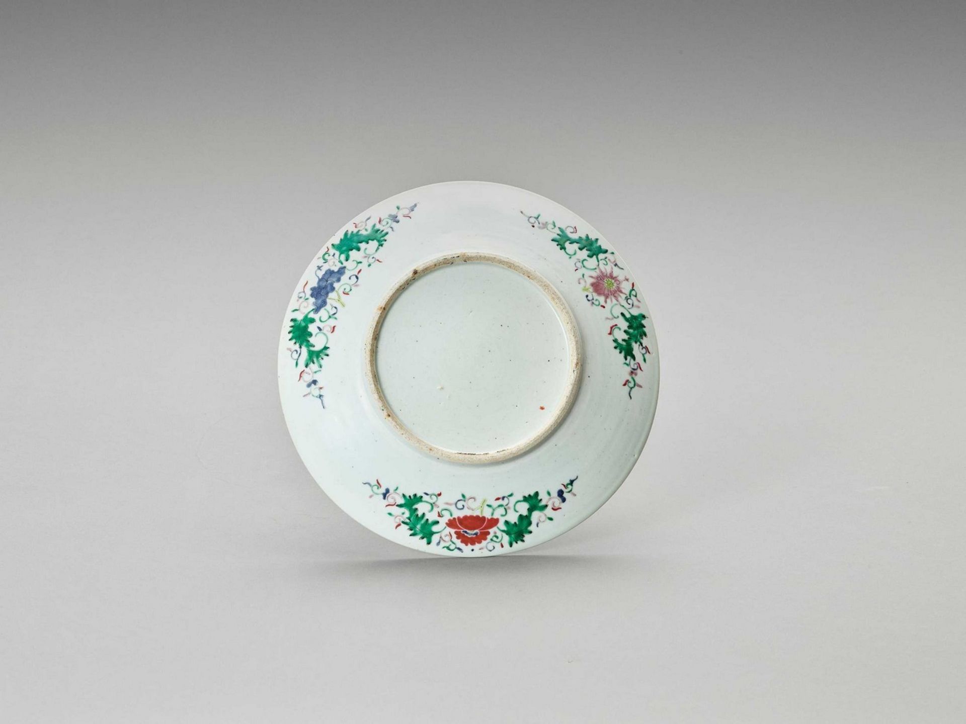 A FAMILLE VERTE PORCELAIN ‘BIRDS AND FLOWERS’ DISH, QING - Image 3 of 4
