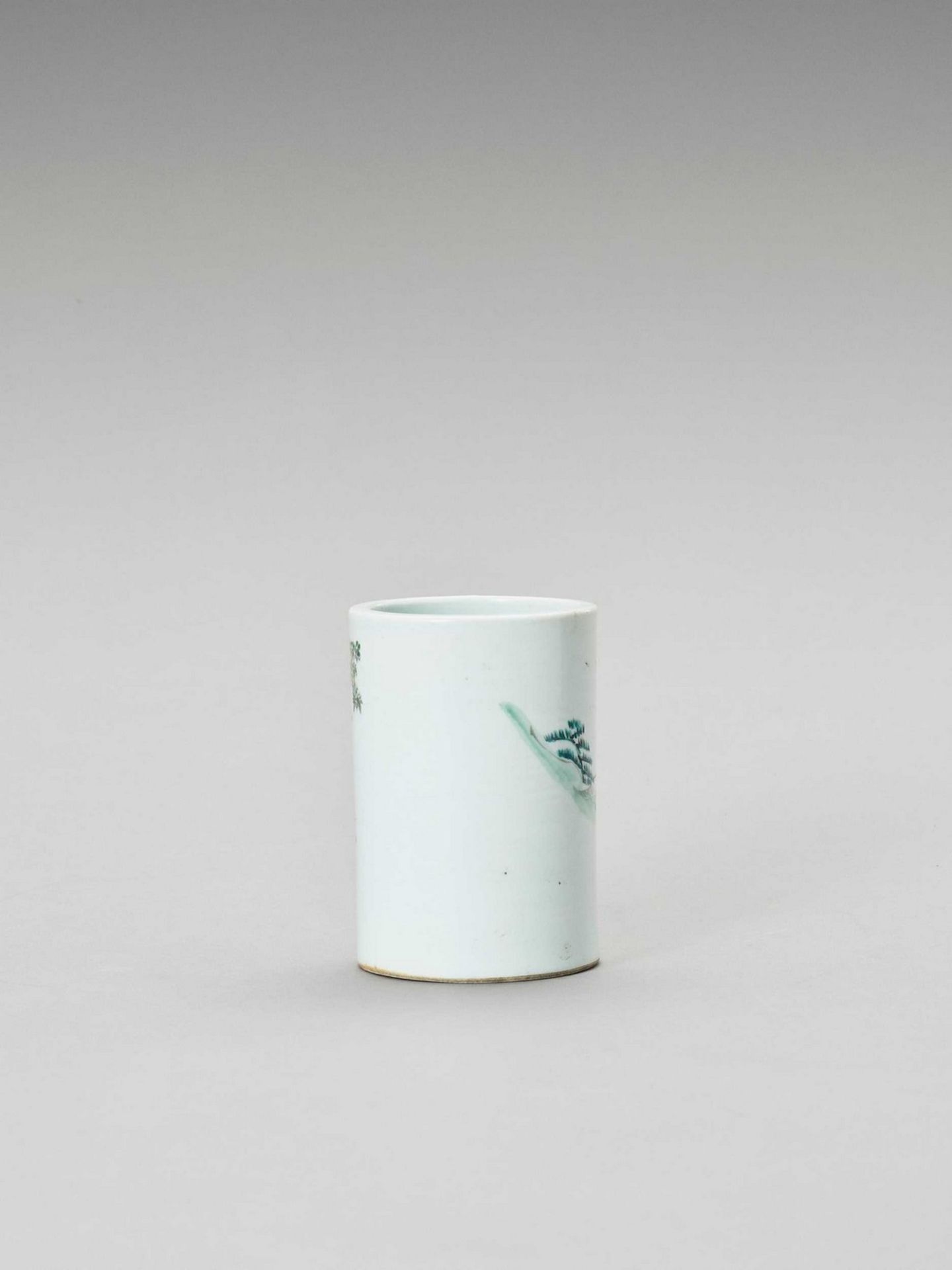 A FAMILLE VERTE PORCELAIN BRUSH POT, BITONG, LATE QING TO REPUBLIC - Image 5 of 7