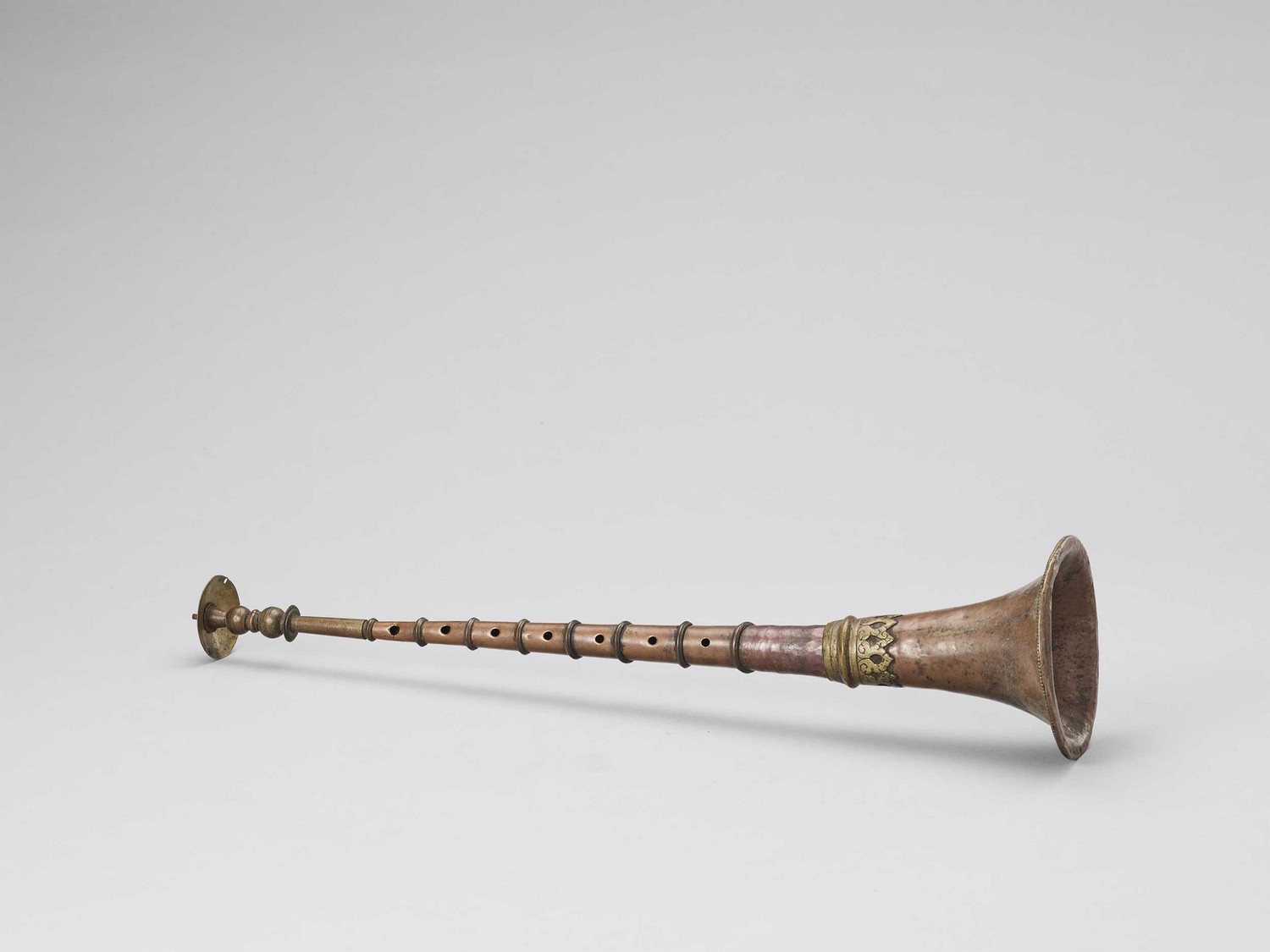 A RARE TIBETAN BRONZE ALLOY CEREMONIAL HORN, 19TH CENTURY - Image 6 of 6