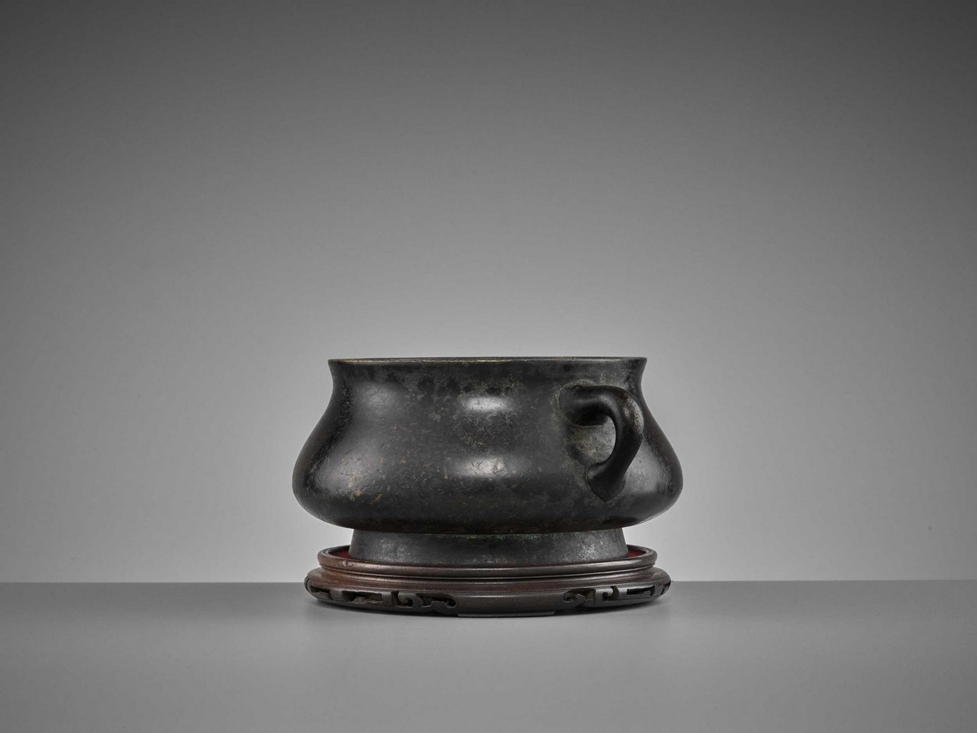 A HEAVILY CAST BRONZE CENSER, QING DYNASTY - Image 16 of 16