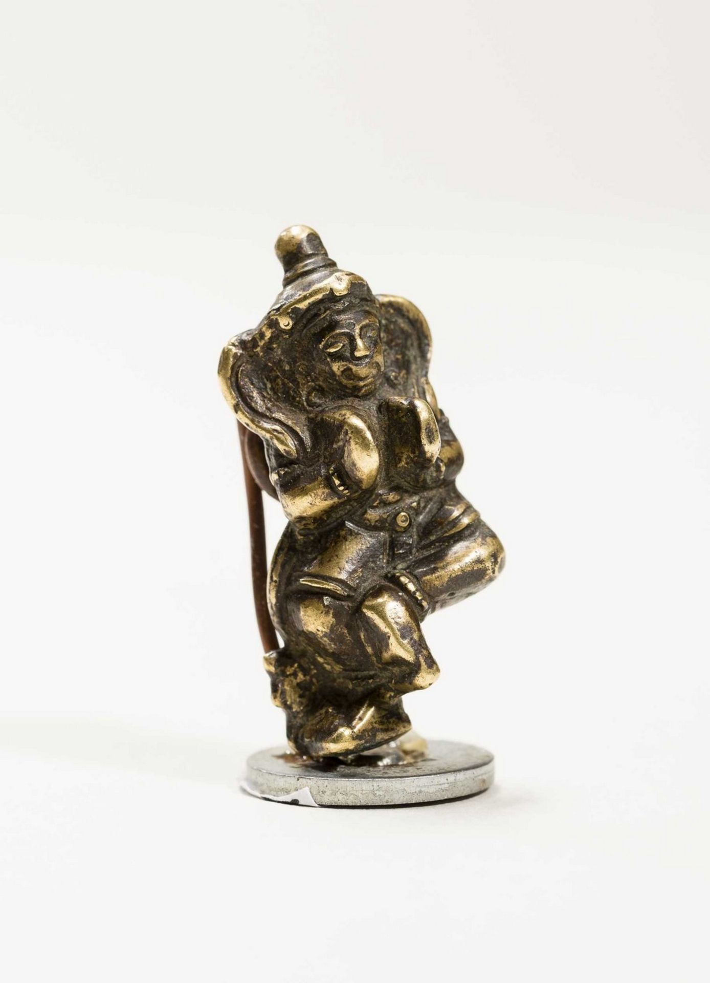 A TIBETAN MINIATURE BRONZE OF A DANCING BODHISATTVA - Image 5 of 8