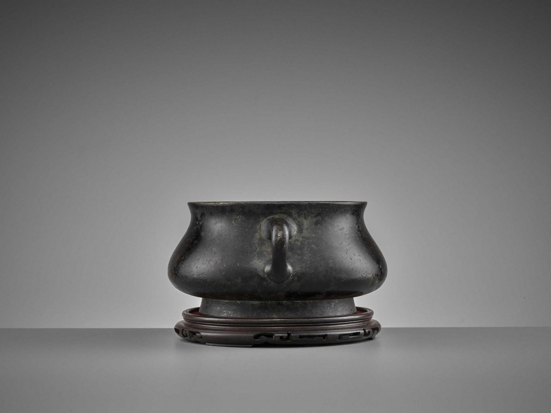 A HEAVILY CAST BRONZE CENSER, QING DYNASTY - Image 15 of 16