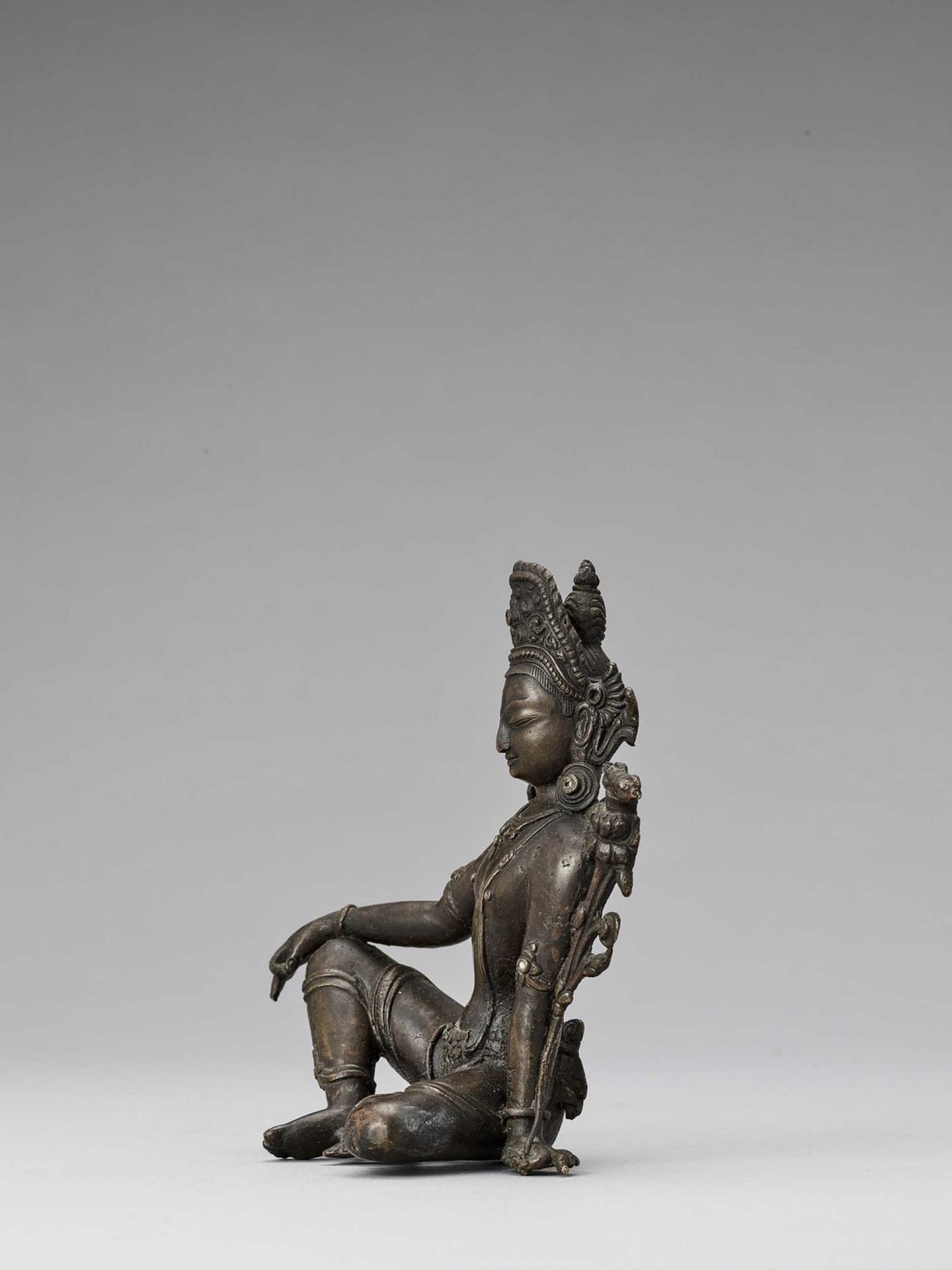 A NEPALESE BRONZE FIGURE OF INDRA, 18th-19th CENTURY - Image 2 of 6