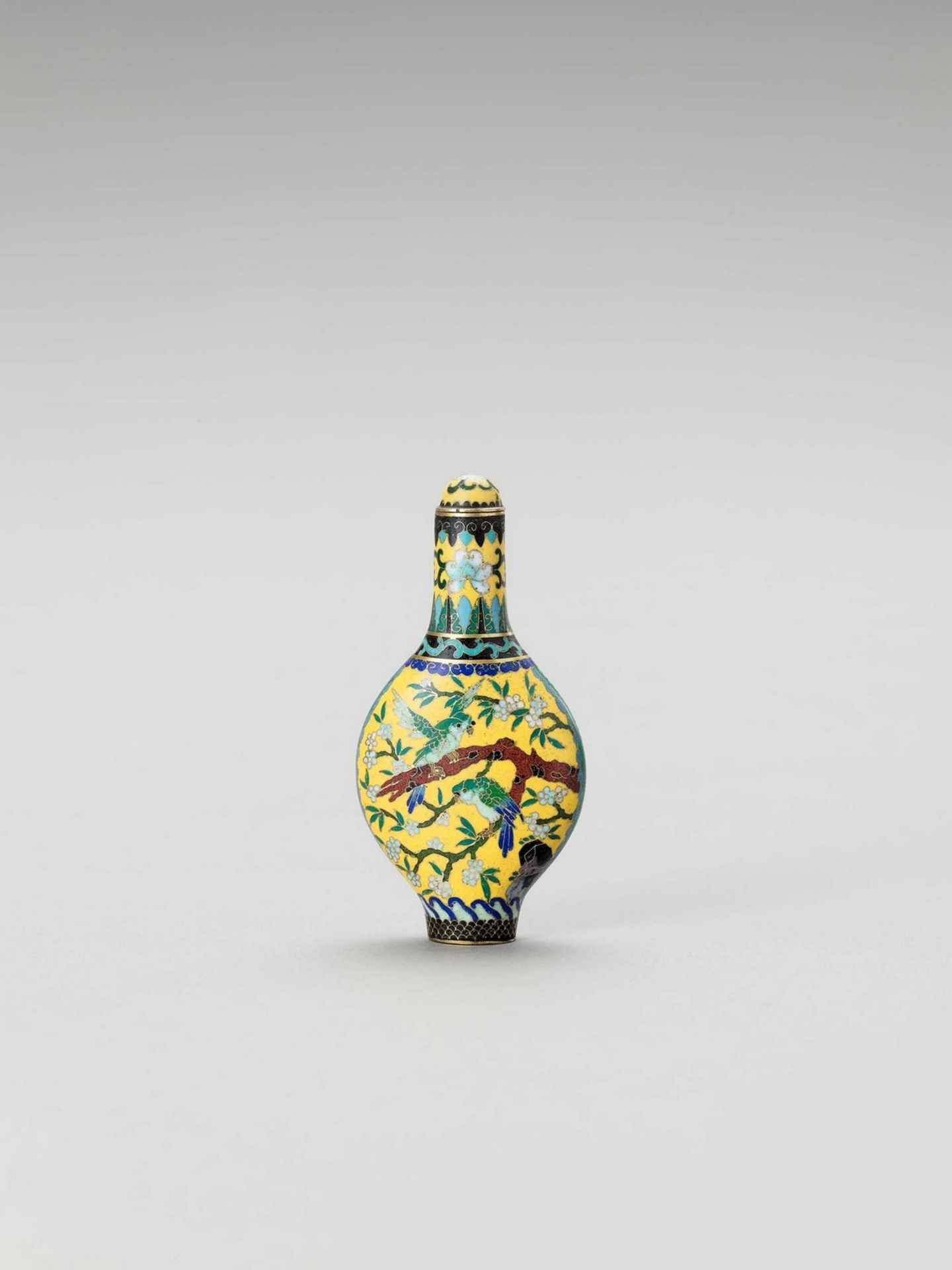 A CLOISONNE SNUFF BOTTLE WITH BIRDS - Image 3 of 7