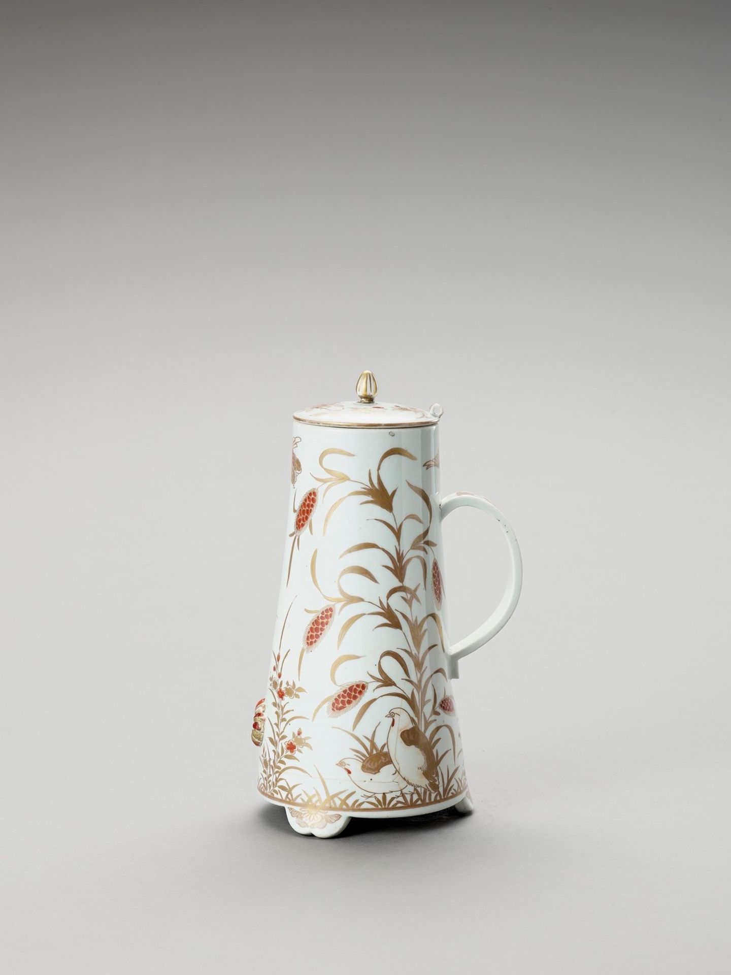 AN IMARI PORCELAIN COFFEE POT AND COVER - Image 4 of 6