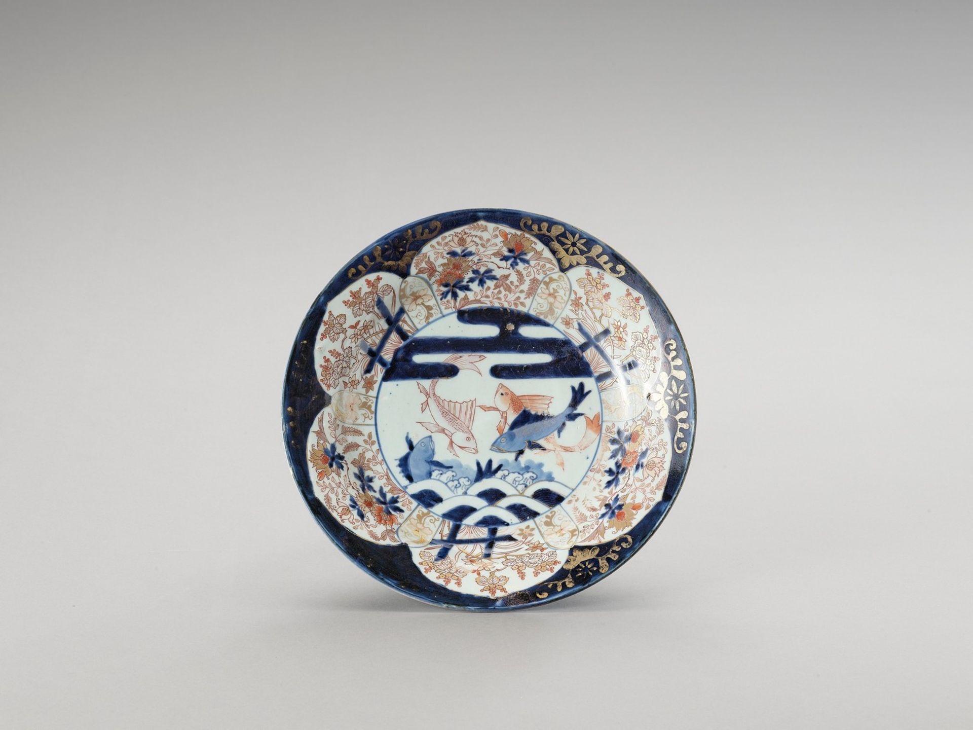 AN IMARI PORCELAIN DISH