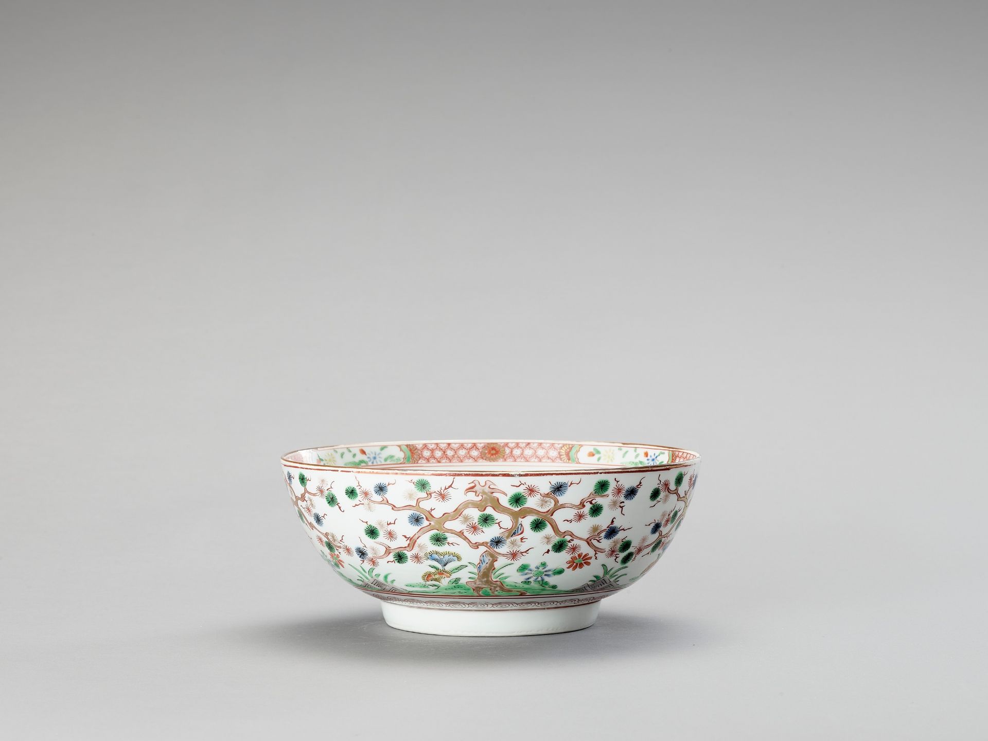 A KAKIEMON PORCELAIN BOWL