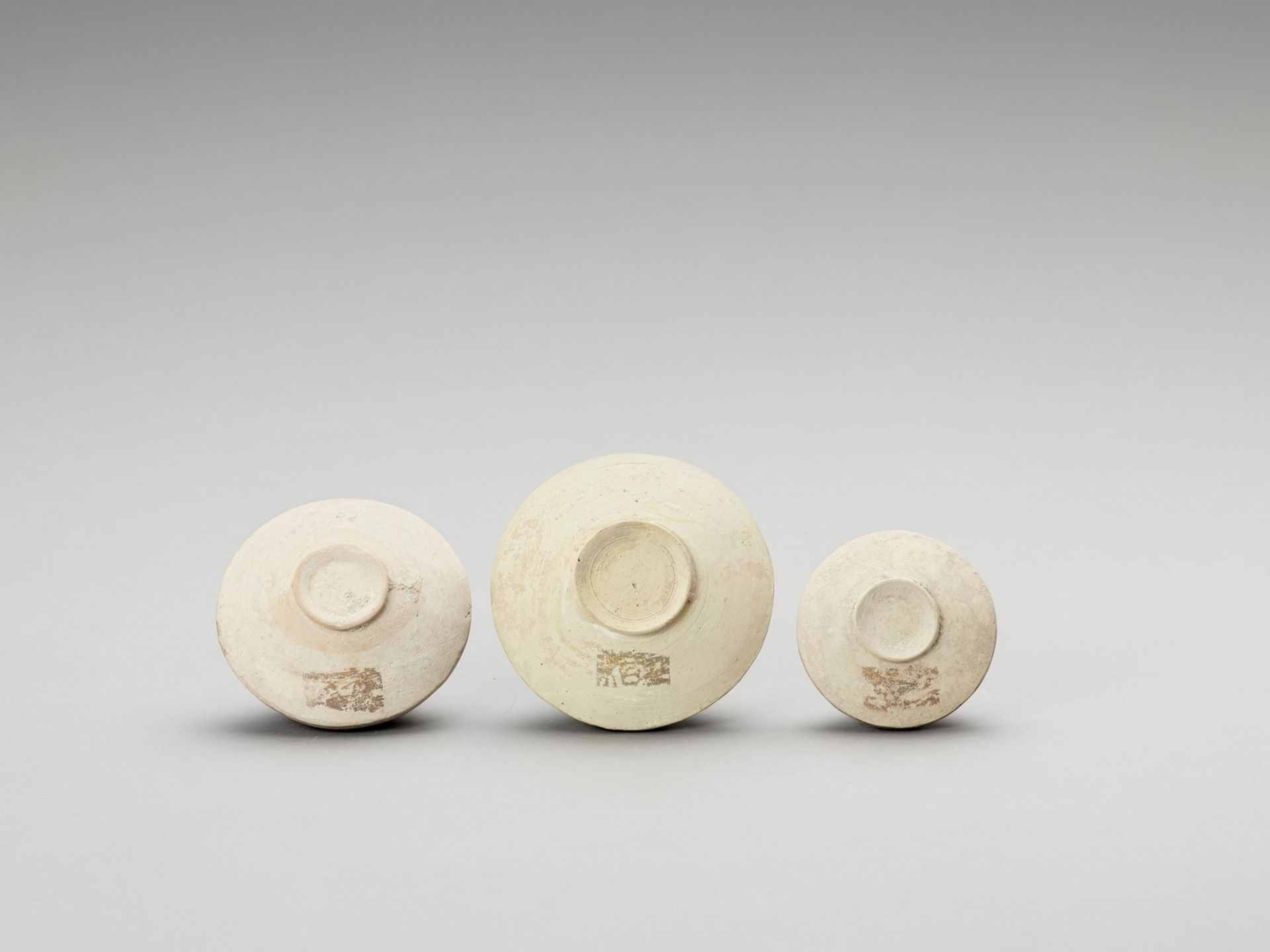 THREE NAL WARE CERAMIC POTS - Image 5 of 5