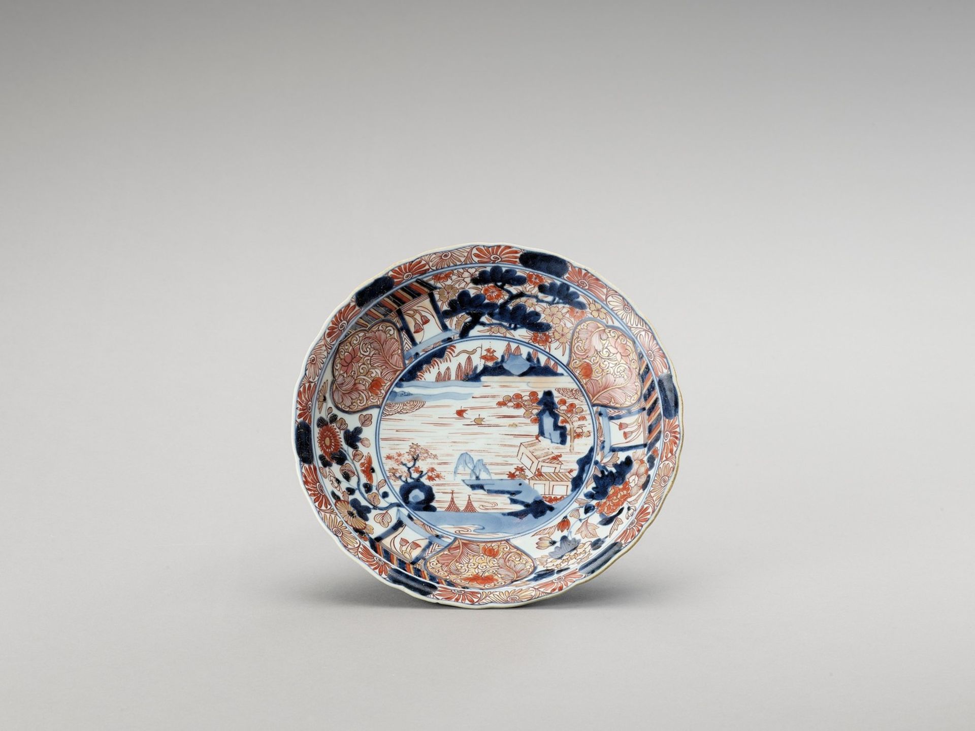 A LOBED IMARI PORCELAIN DISH