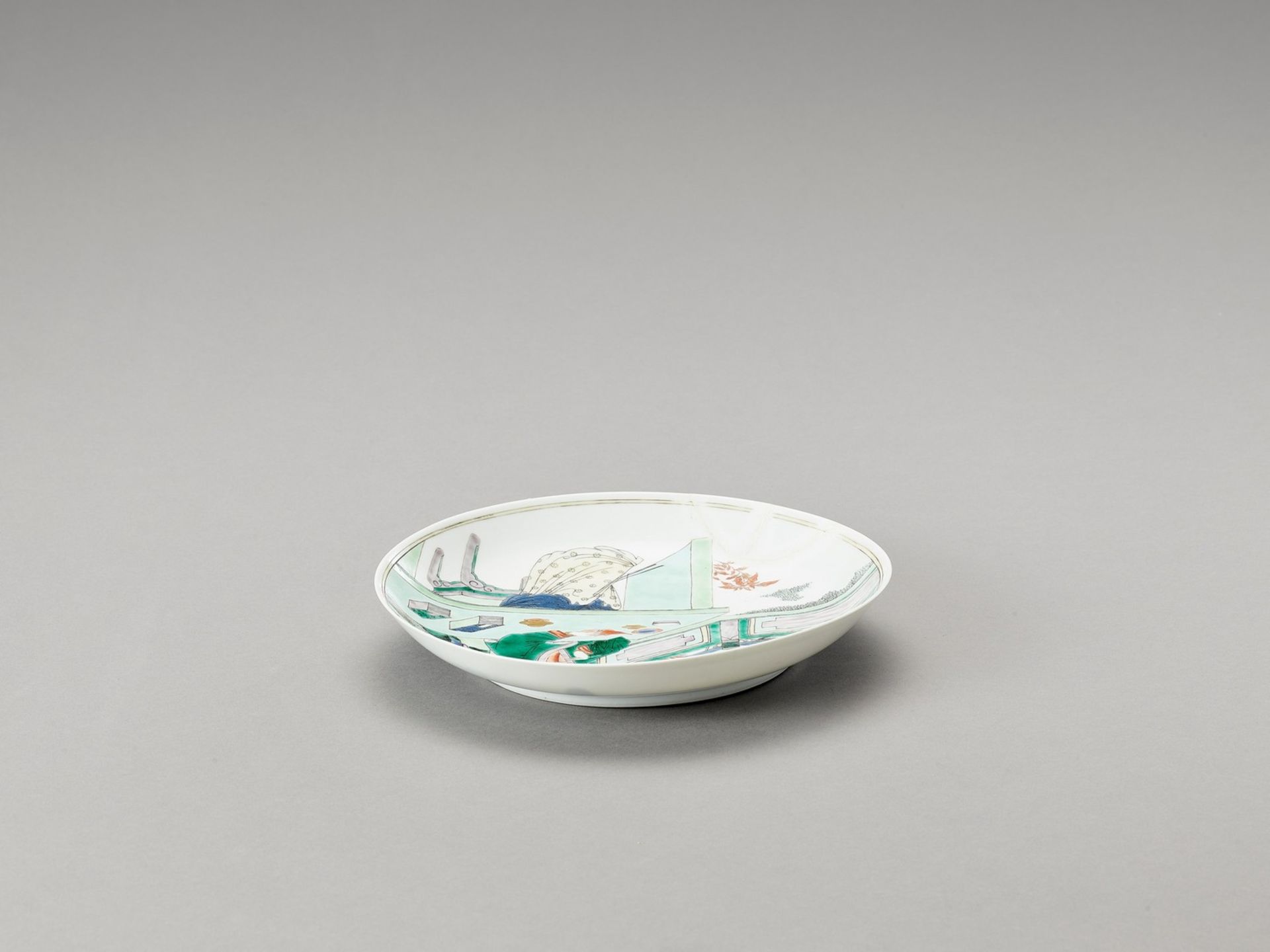 A FIGURATIVE FAMILLE VERTE DISH, QIANLONG MARK AND PERIOD - Bild 4 aus 4