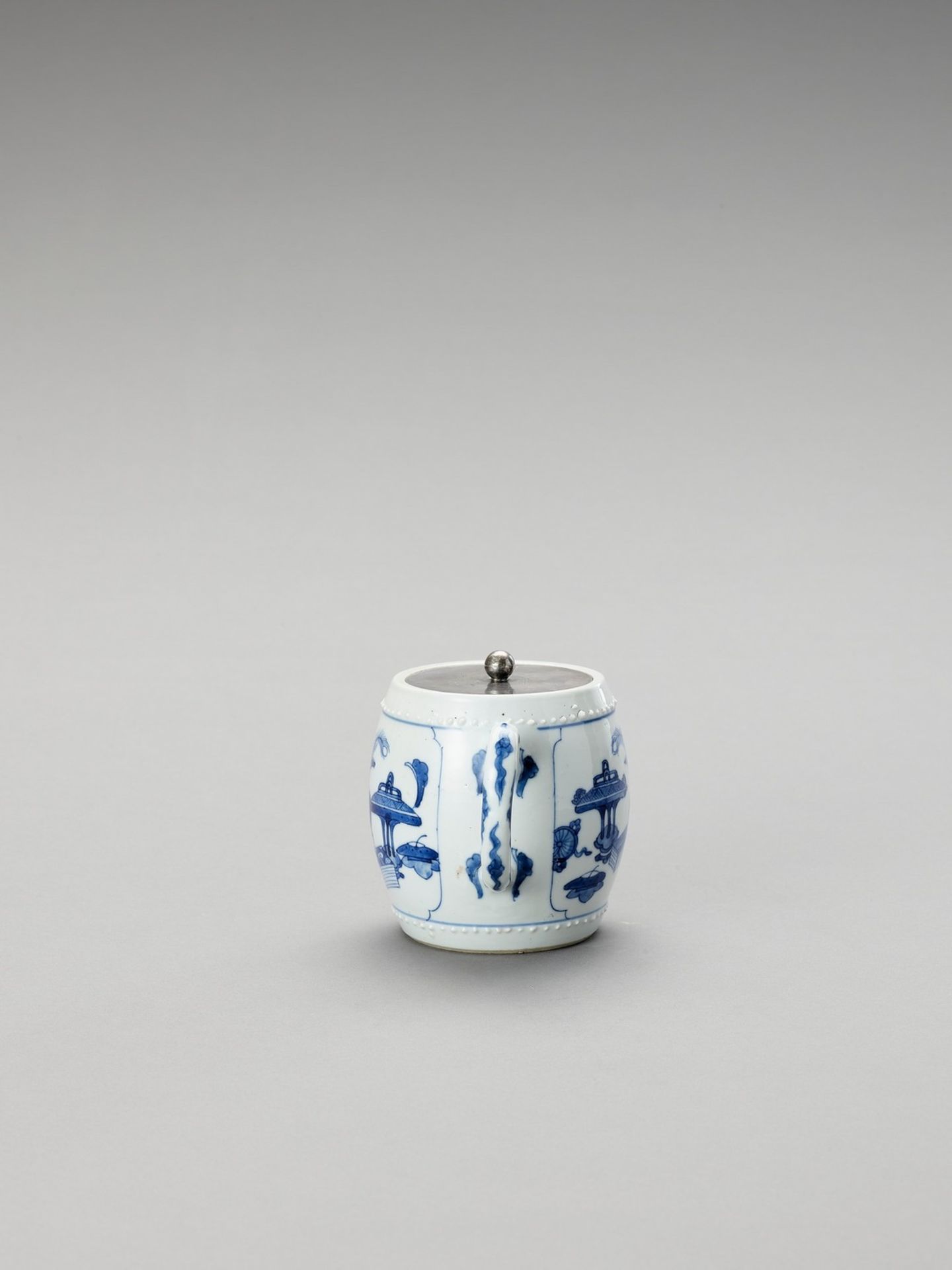 A SILVER-MOUNTED BLUE AND WHITE PORCELAIN TEAPOT - Image 2 of 6