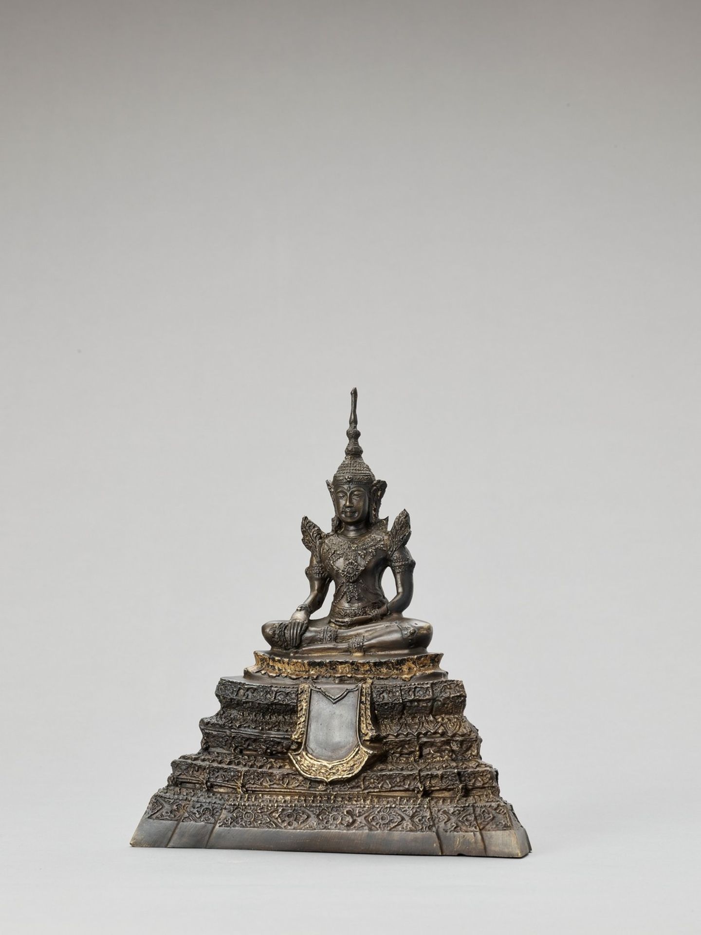 A THAI GILT BRONZE FIGURE OF BUDDHA SHAKYAMUNI, RATTANAKOSIN - Image 2 of 6