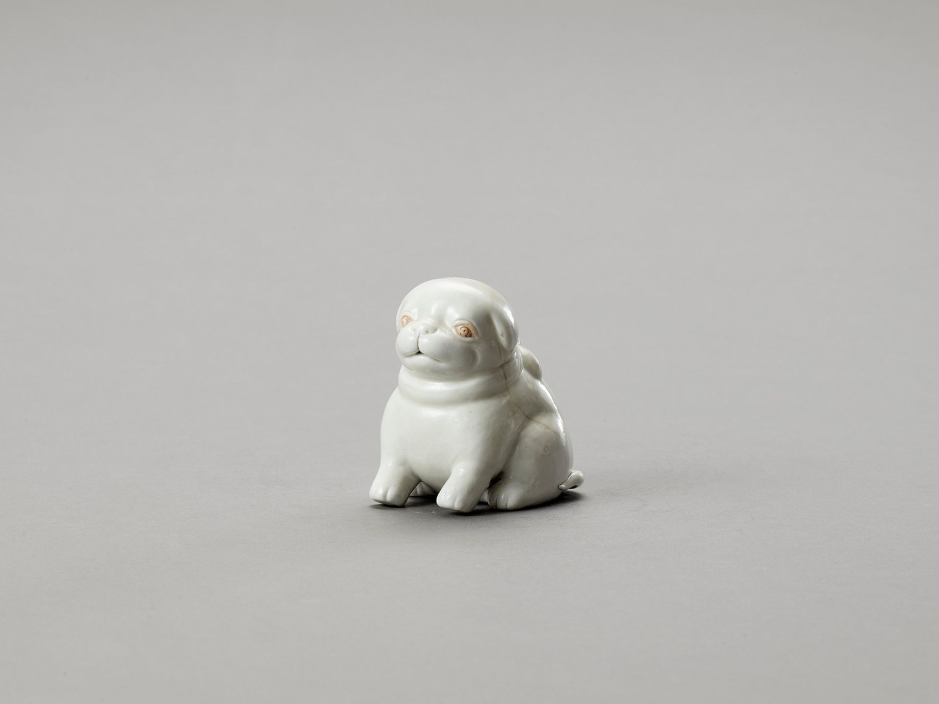 A WHITE HIRADO PORCELAIN FIGURE OF A PUPPY - Bild 4 aus 6