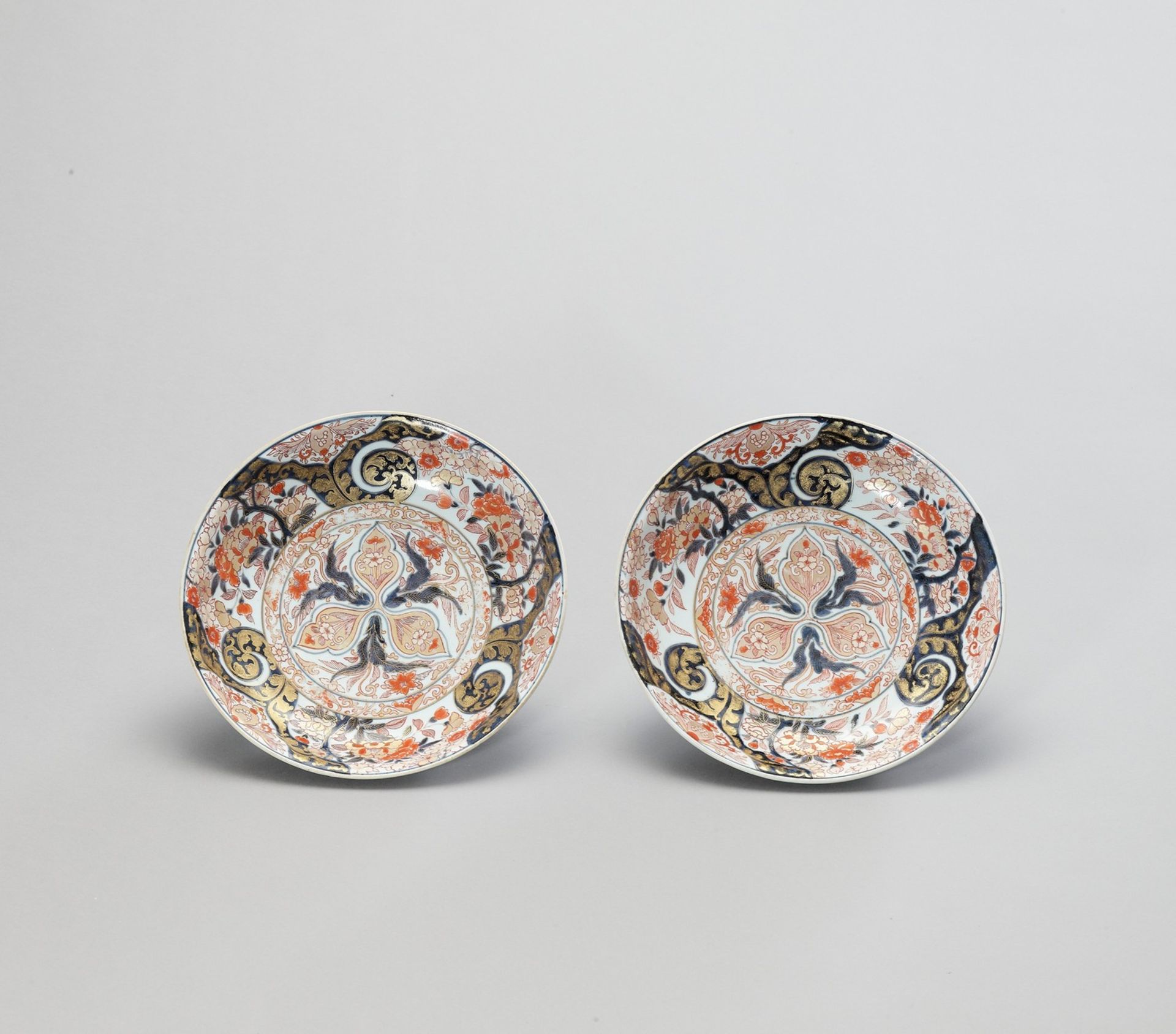 A PAIR OF IMARI PORCELAIN DISHES