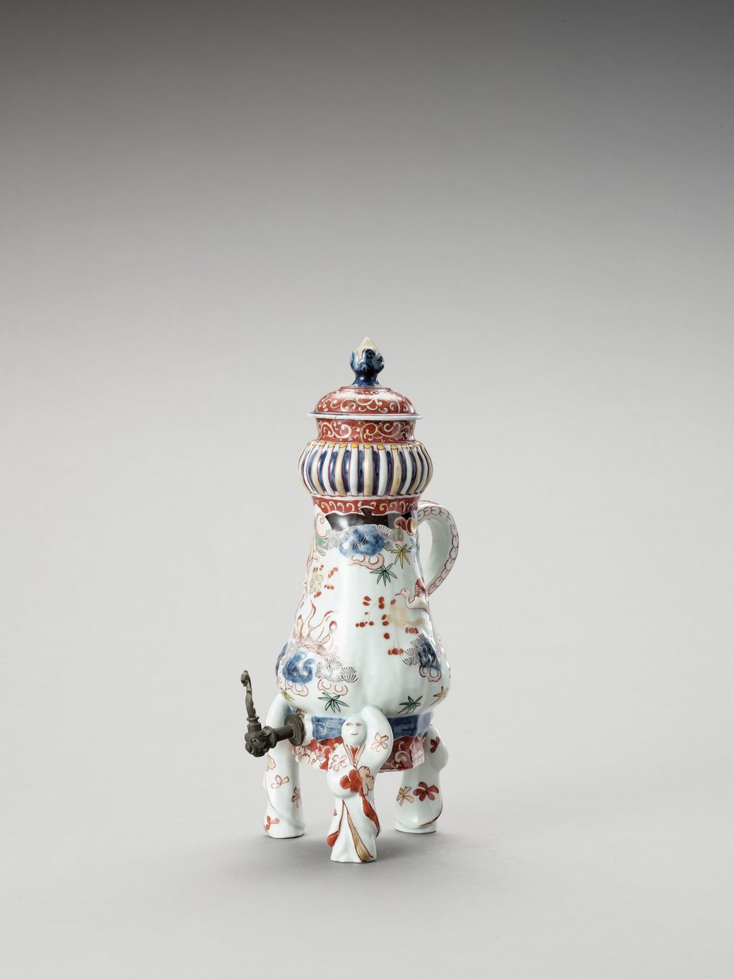 AN IMARI PORCELAIN COFFEE POT - Bild 2 aus 6