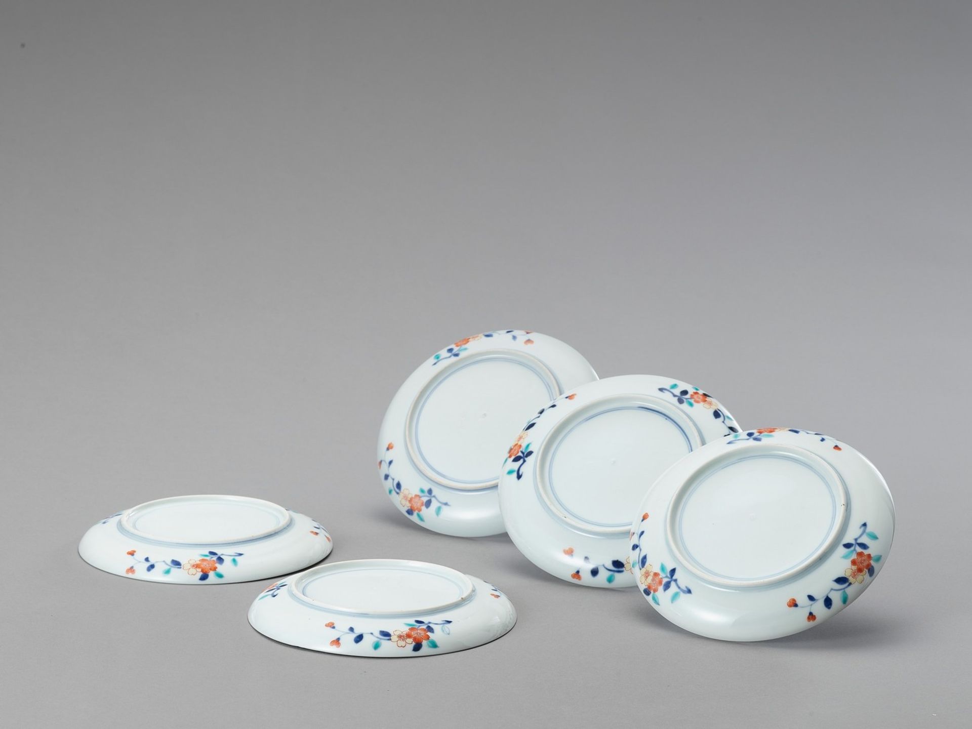 A GROUP OF FIVE KAKIEMON PORCELAIN DISHES - Image 3 of 3