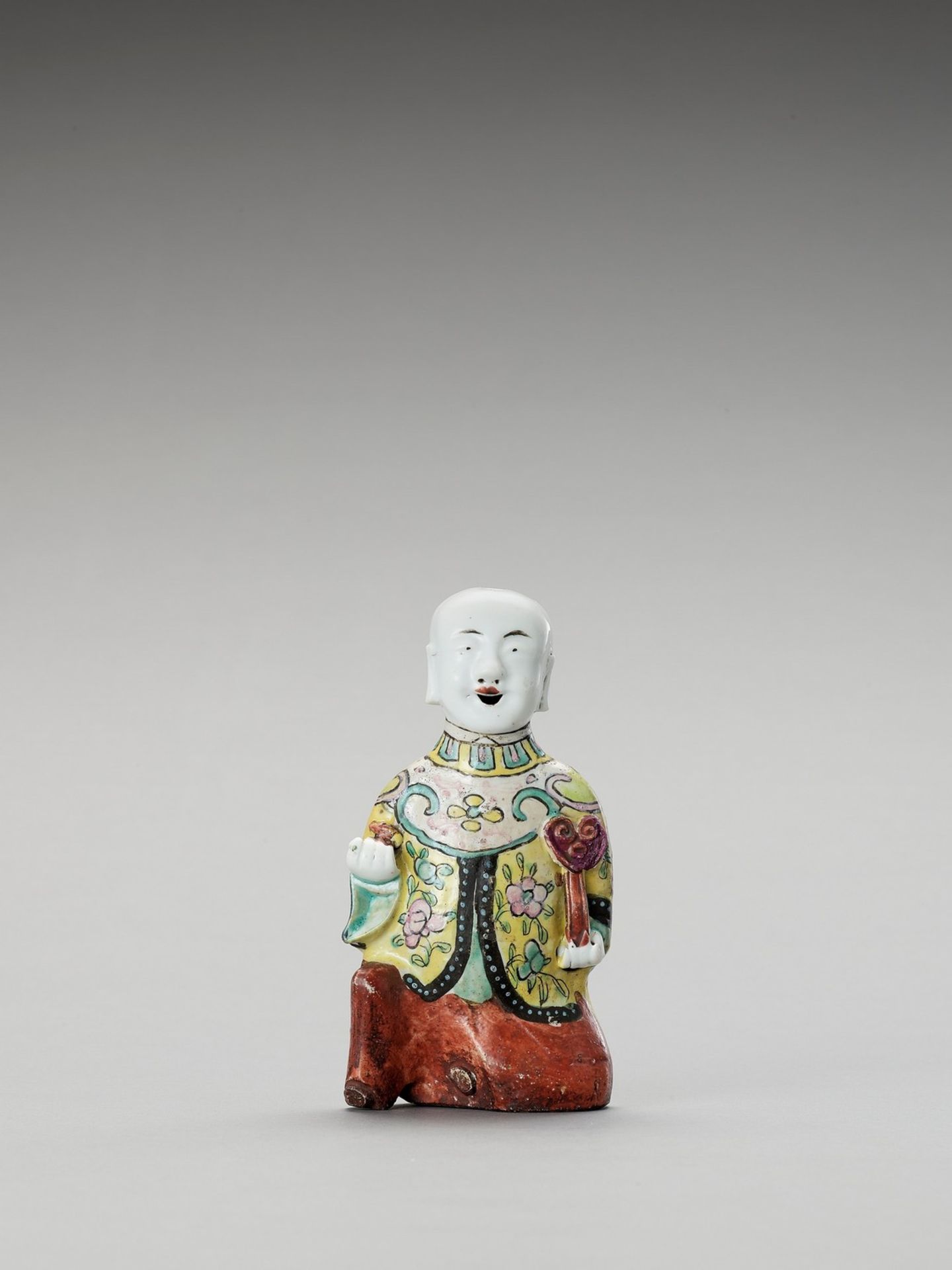 A FAMILLE ROSE PORCELAIN FIGURE OF A LAUGHING BOY
