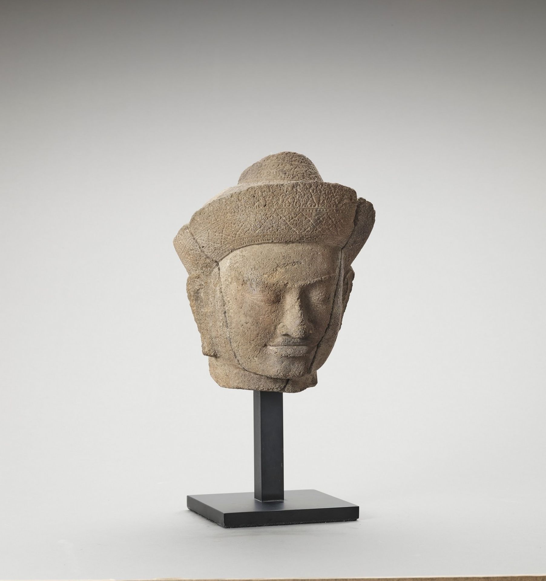 A KHMER SANDSTONE HEAD OF VISHNU, ANGKOR PERIOD - Image 5 of 6