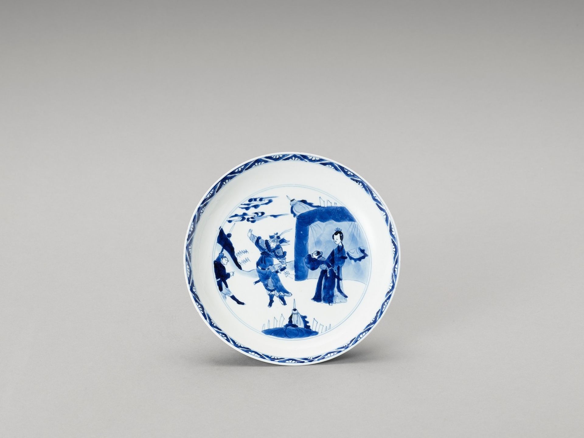 A BLUE AND WHITE PORCELAIN DISH