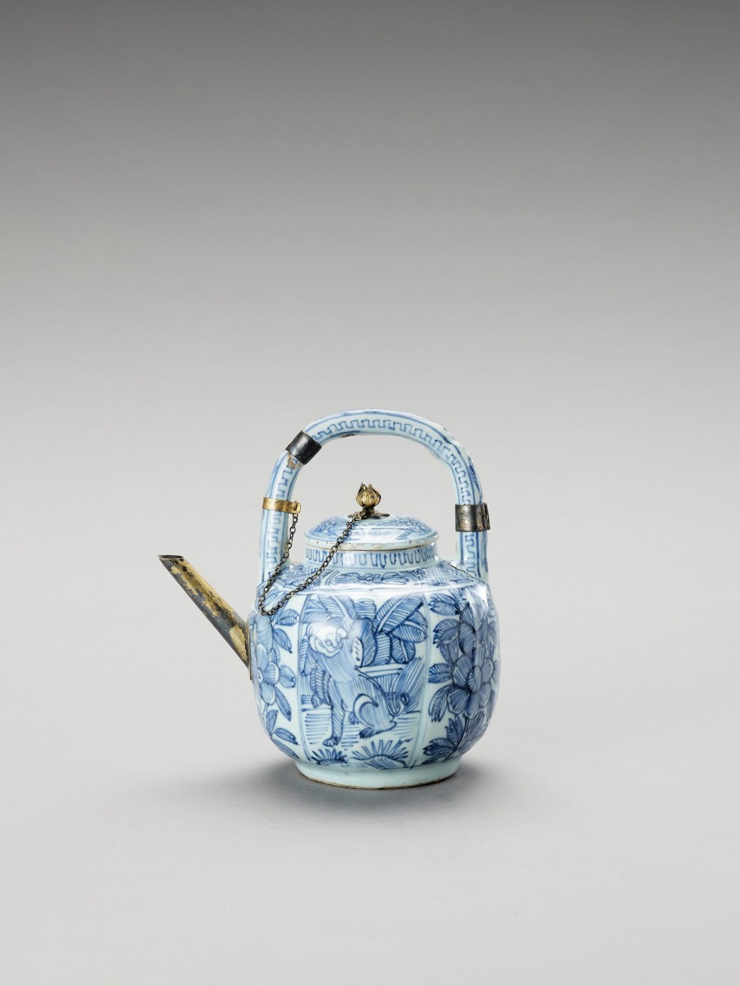 A SILVER-MOUNTED BLUE AND WHITE PORCELAIN TEAPOT - Image 2 of 7