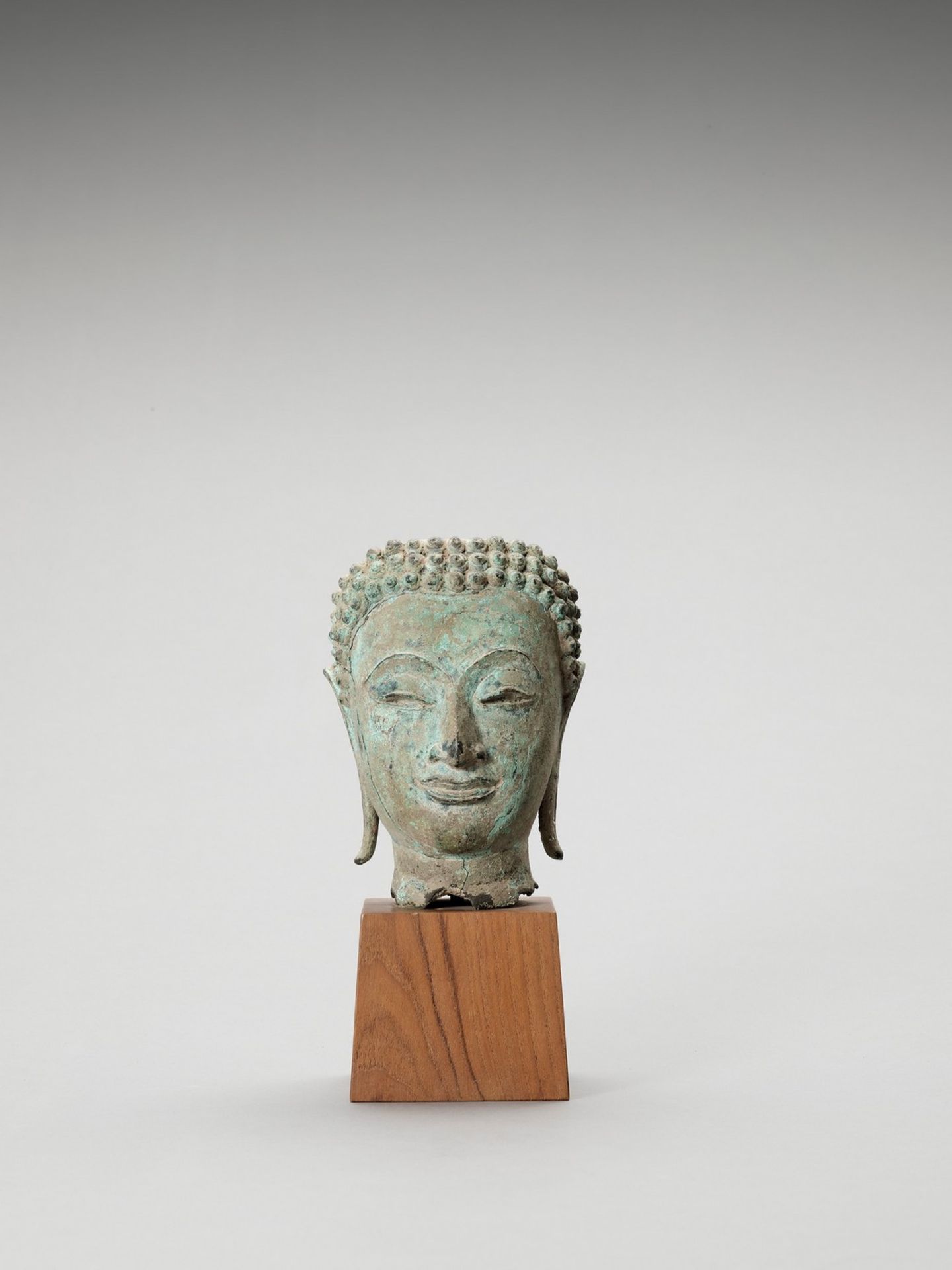 A THAI BRONZE HEAD FRAGMENT OF BUDDHA, SUKHOTHAI