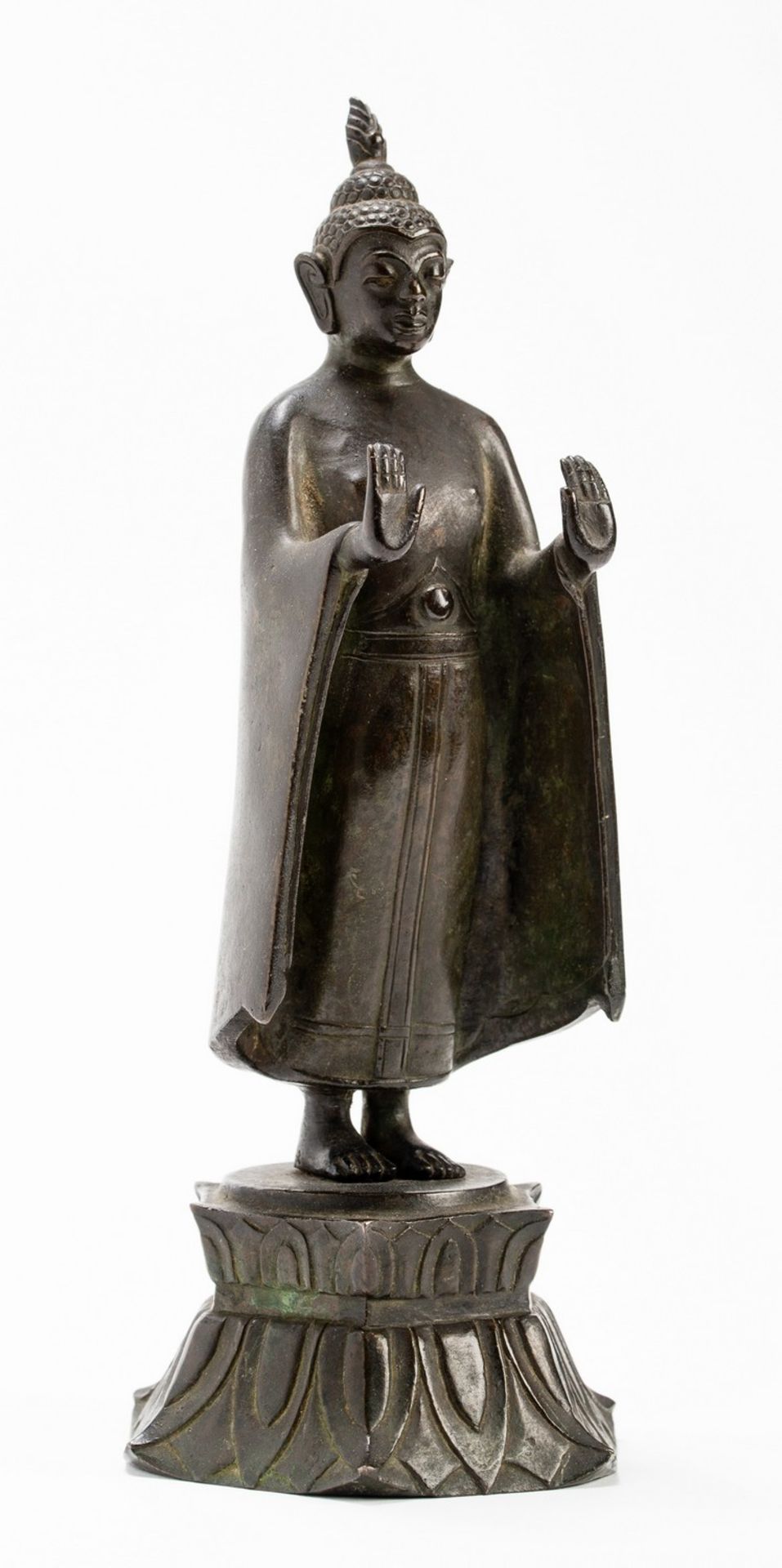 A BRONZE FIGURE OF A STANDING BUDDHA - Image 2 of 6