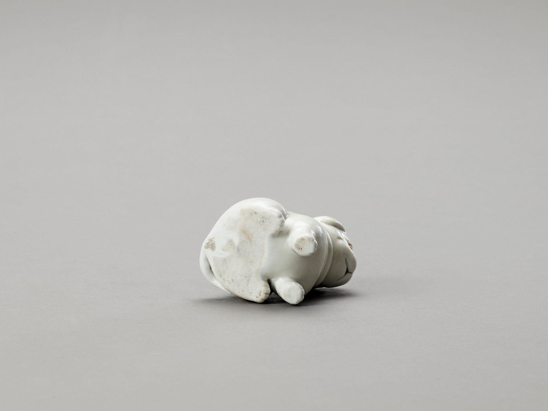 A WHITE HIRADO PORCELAIN FIGURE OF A PUPPY - Bild 6 aus 6