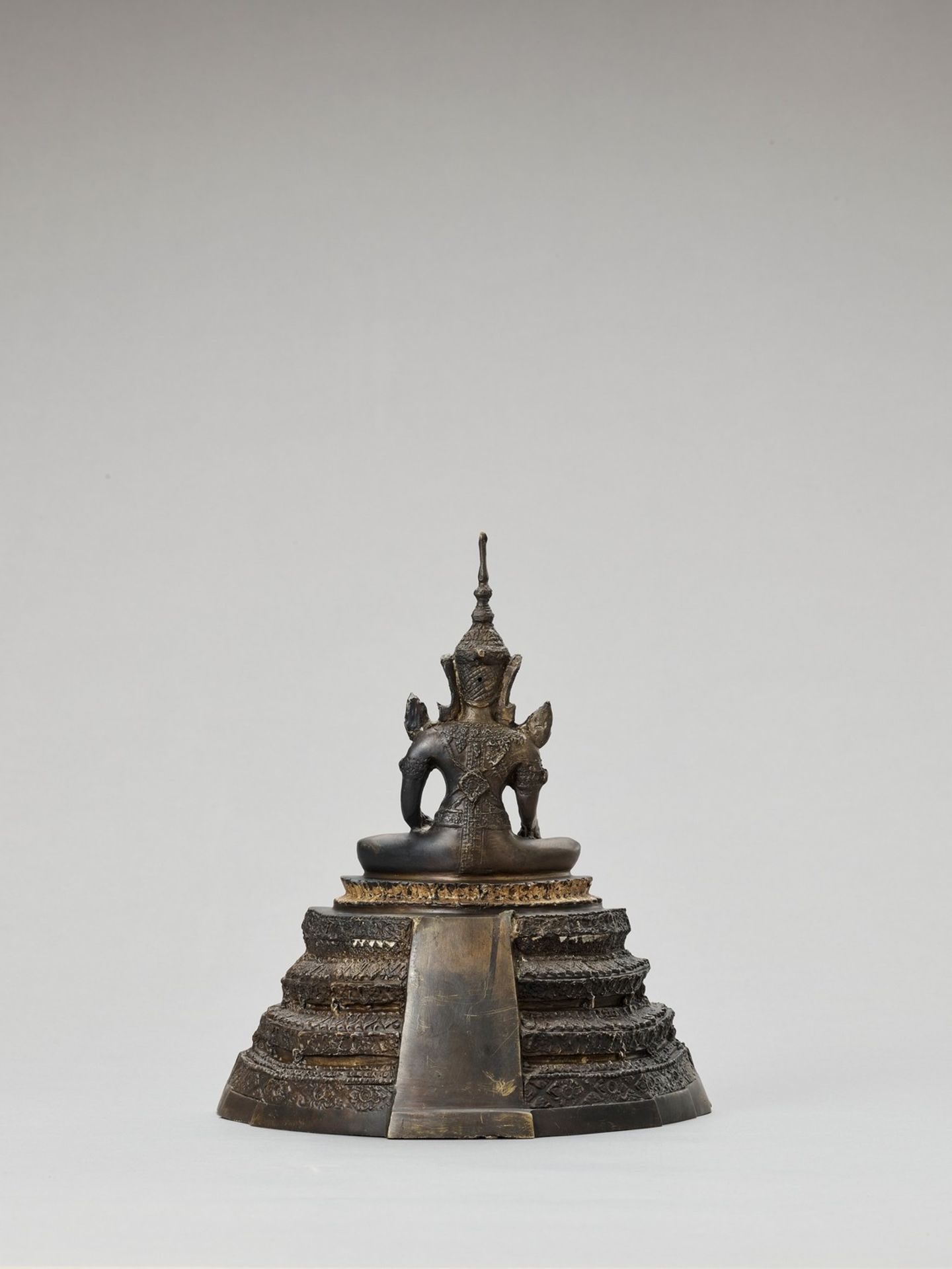 A THAI GILT BRONZE FIGURE OF BUDDHA SHAKYAMUNI, RATTANAKOSIN - Image 4 of 6