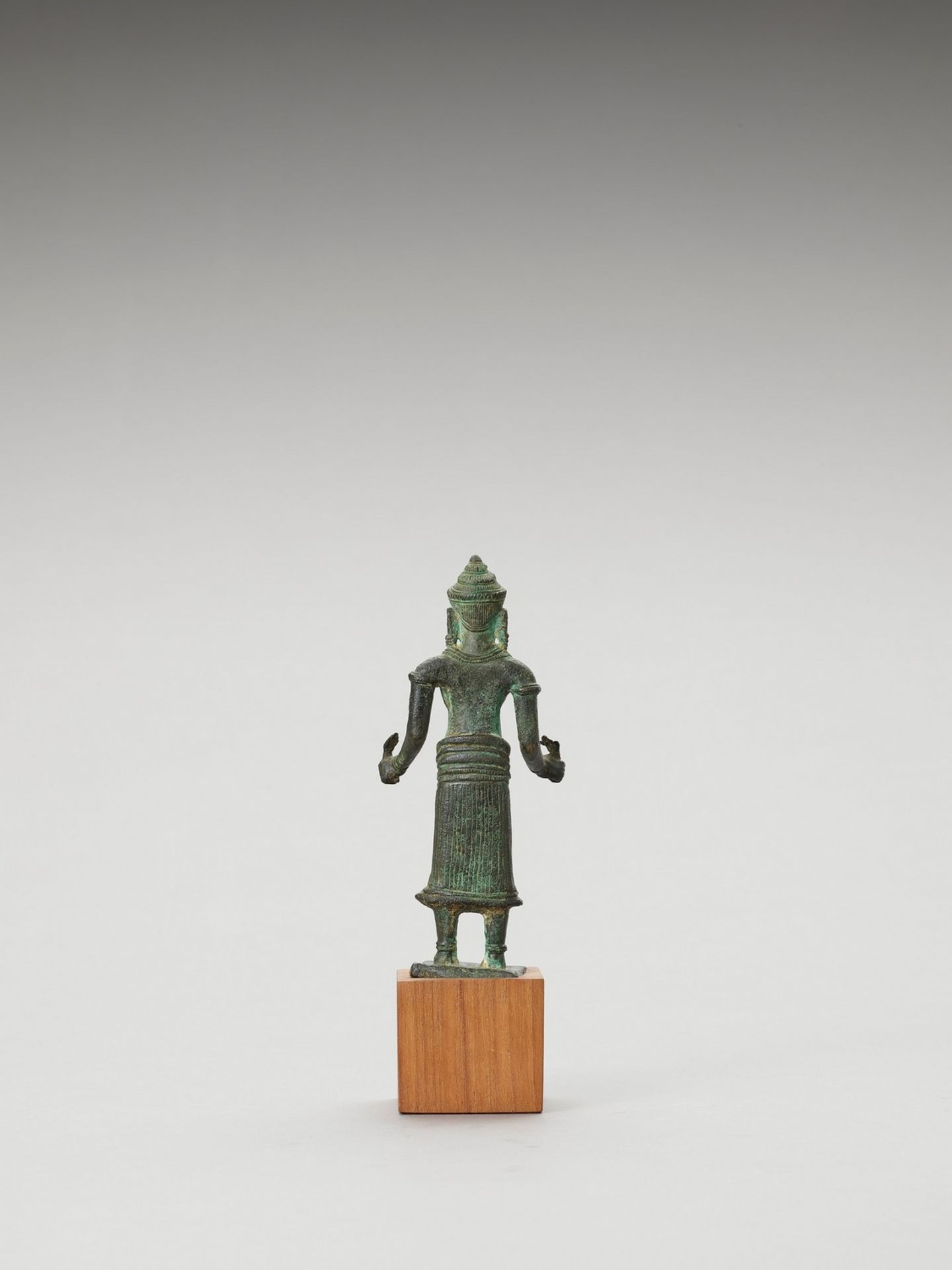 A KHMER-STYLE BRONZE FIGURE OF SHIVA - Image 3 of 5