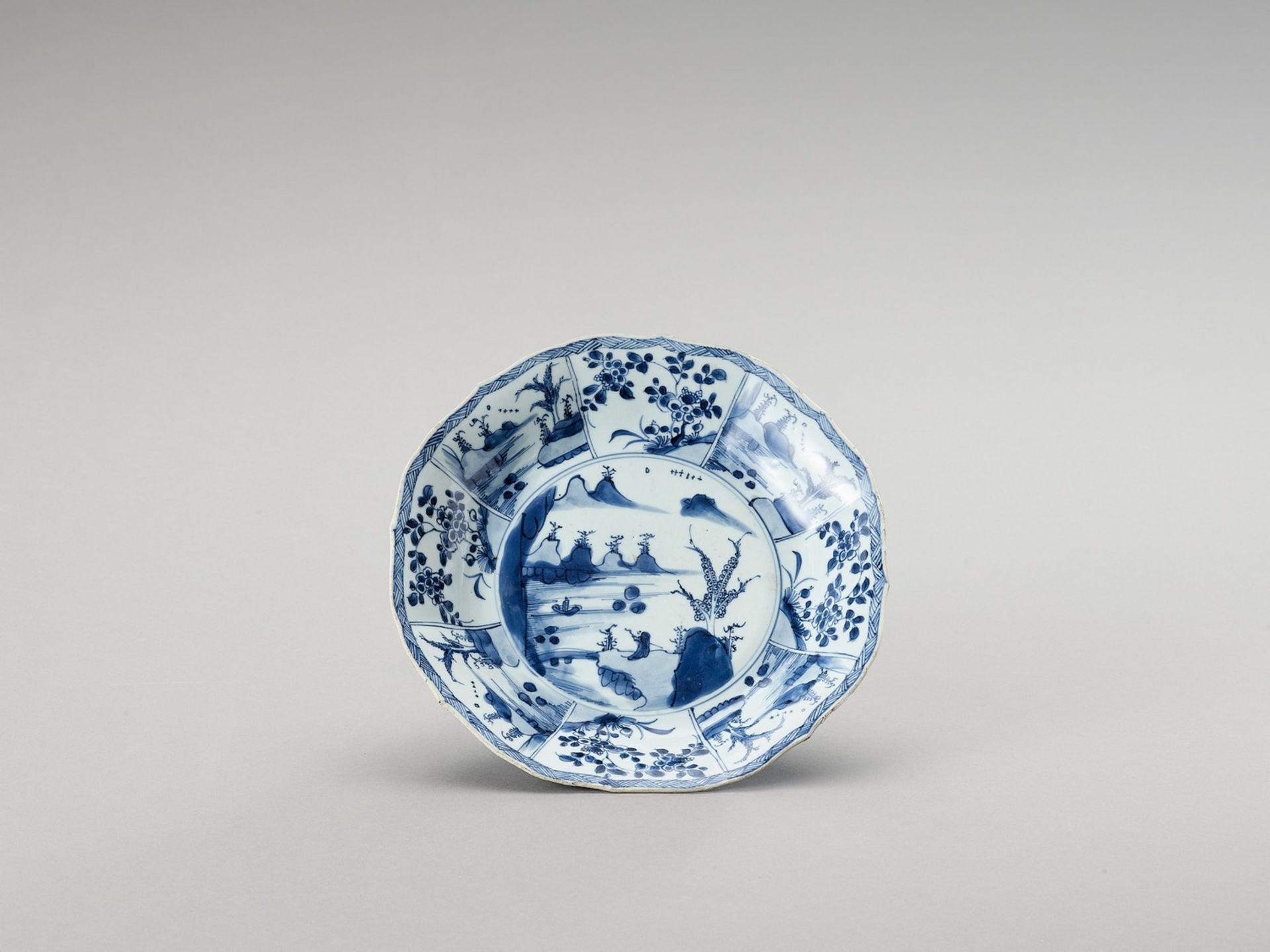 A LOBED AND DEEP BLUE AND WHITE PORCELAIN PLATE