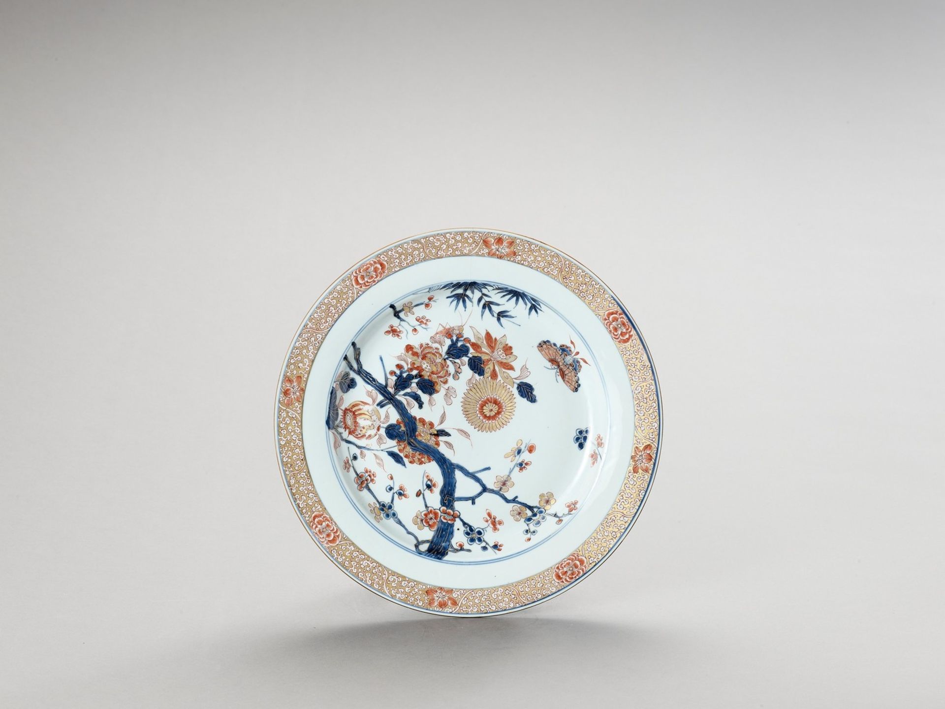 AN IMARI PORCELAIN PLATE