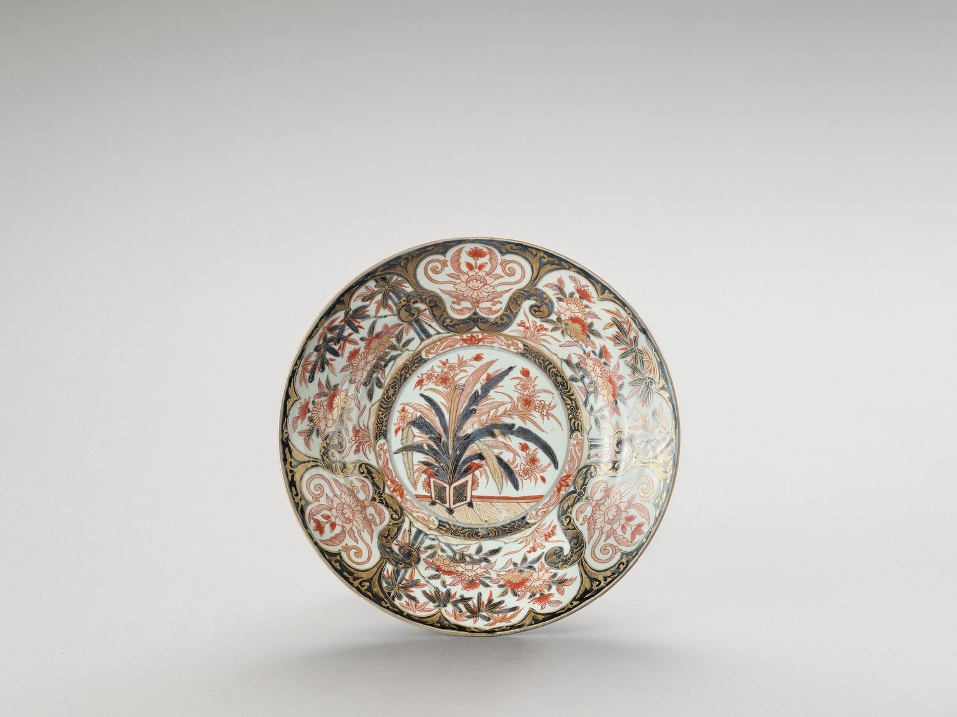 A ‘FLORAL’ IMARI PORCELAIN DISH