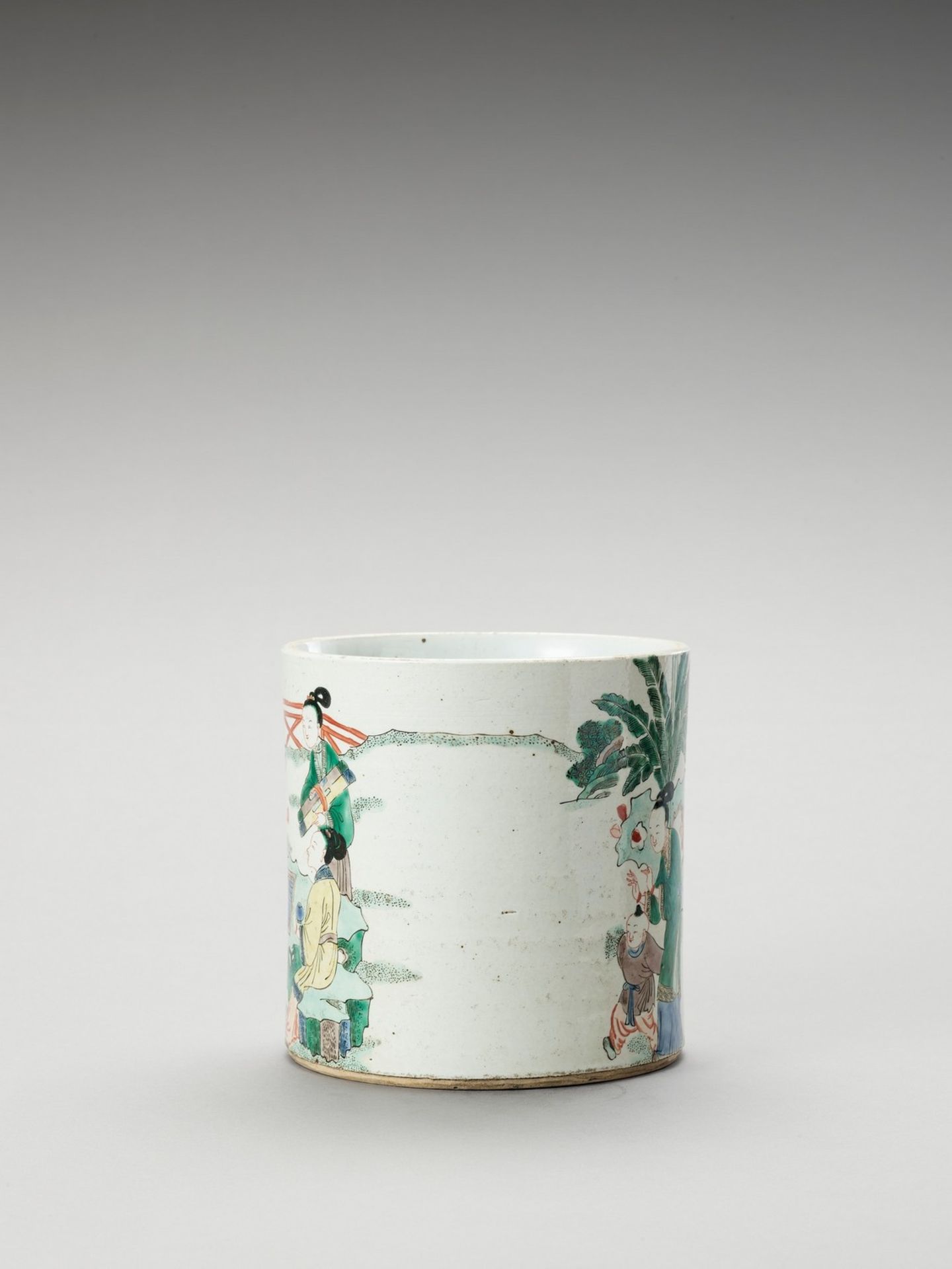 A LARGE FIGURATIVE FAMILLE VERTE BRUSHPOT - Image 4 of 6