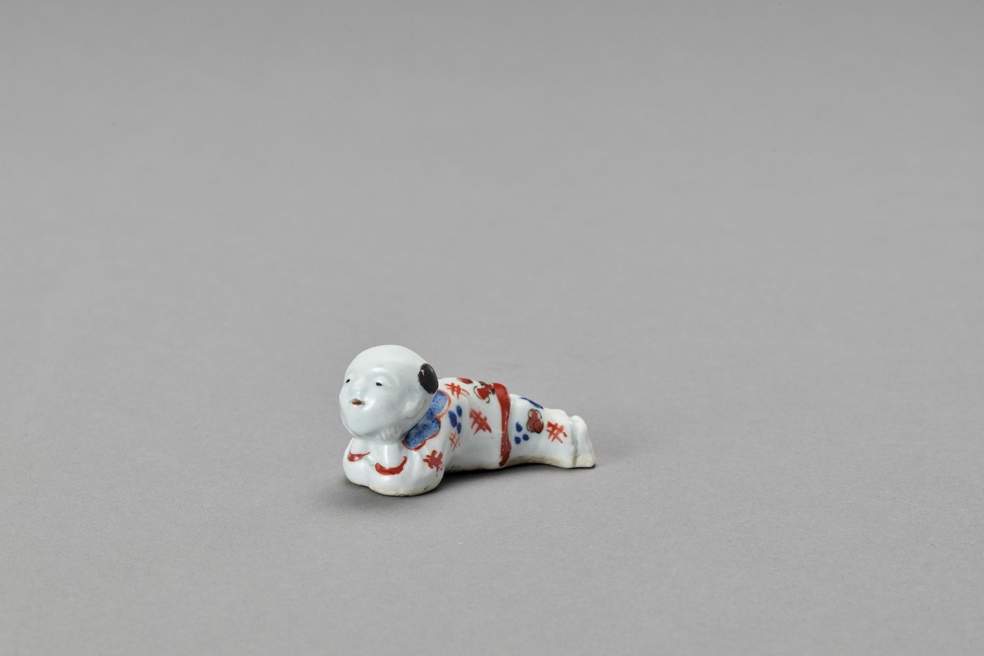 AN IMARI PORCELAIN ‘KARAKO’ WHISTLE - Image 2 of 5