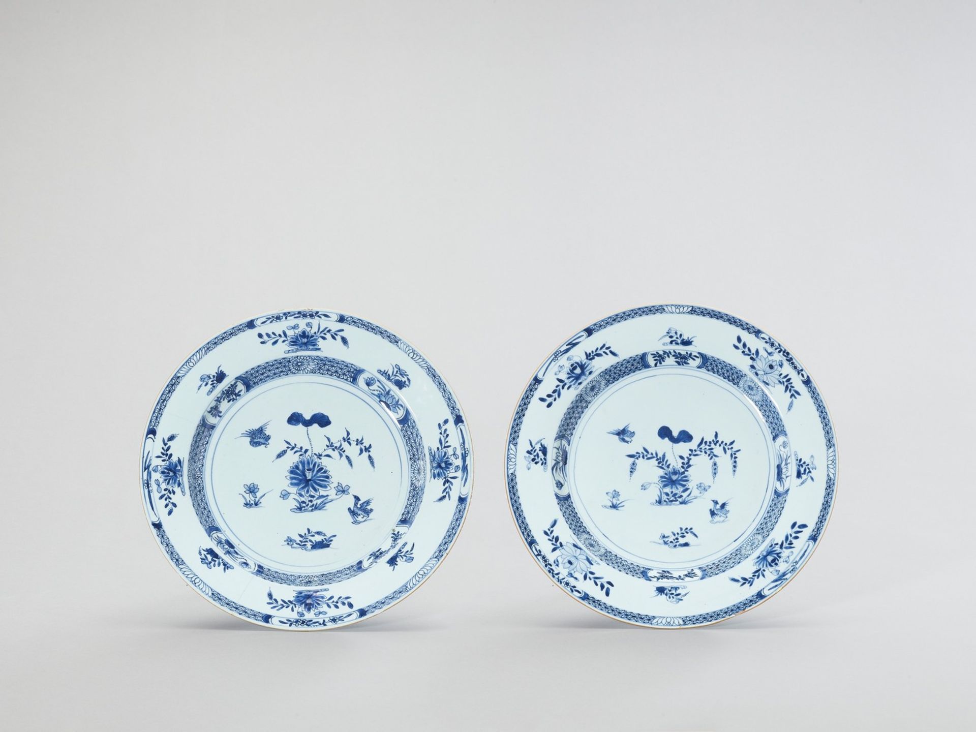 A PAIR OF LARGE BLUE AND WHITE PORCELAIN PLATES