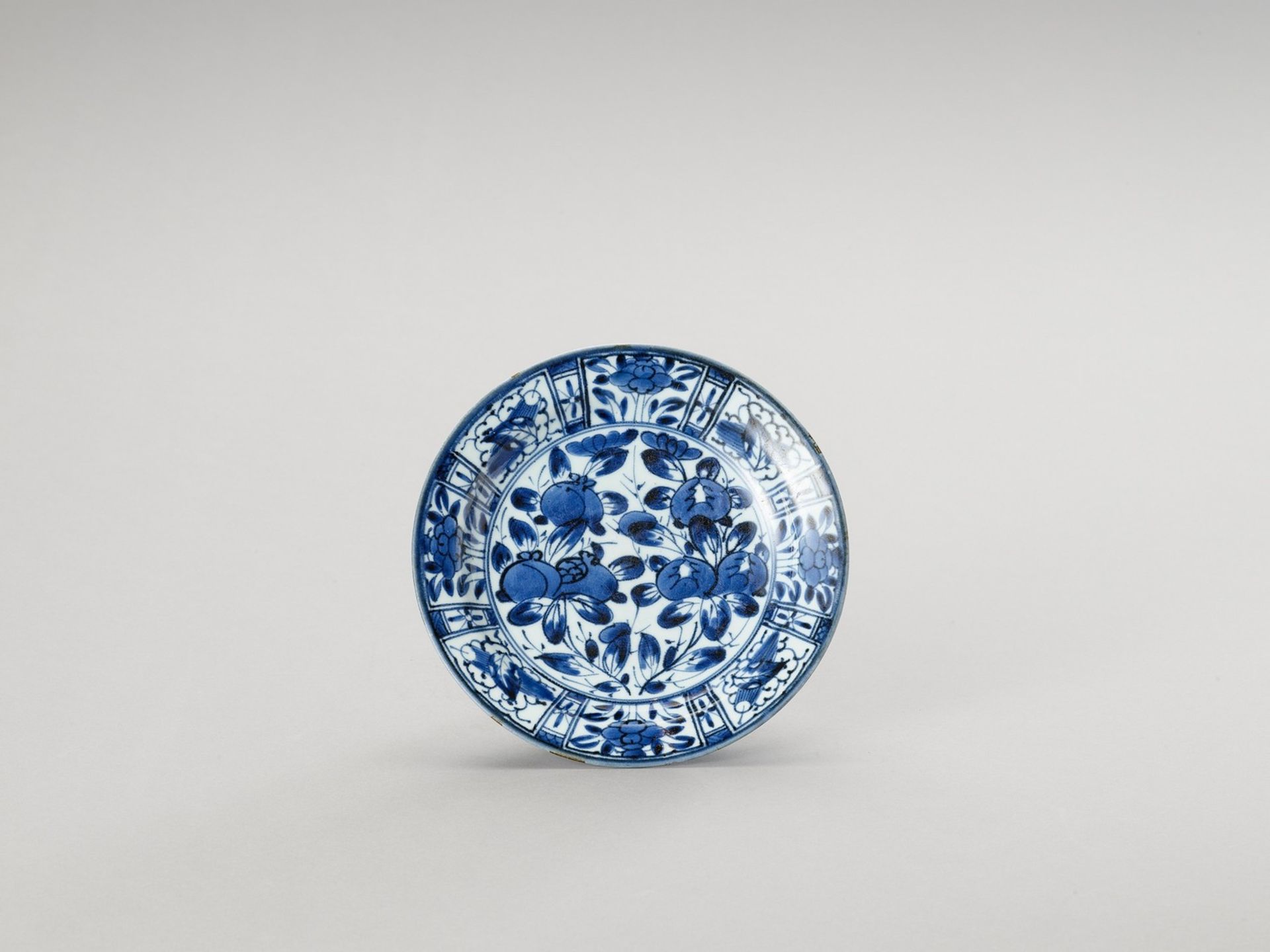 A BLUE AND WHITE ‘FLORAL’ PORCELAIN DISH