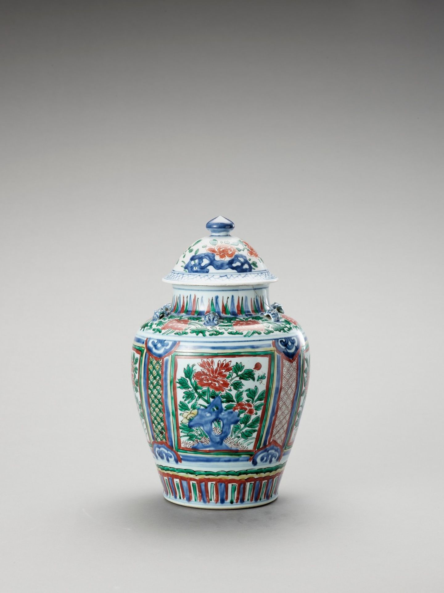 A LARGE WUCAI JAR AND COVER - Image 3 of 6