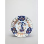 A LARGE IMARI PORCELAIN CHARGER