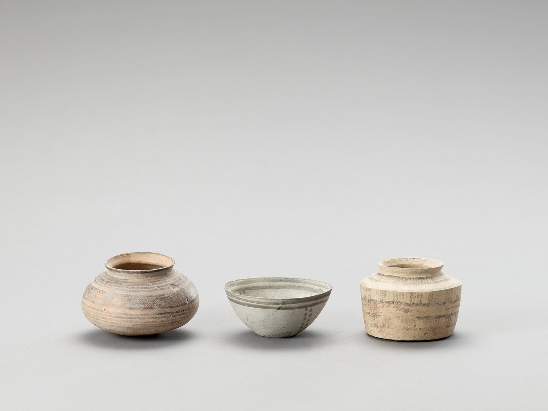 THREE MEHRGARH CERAMIC VESSELS - Image 2 of 4