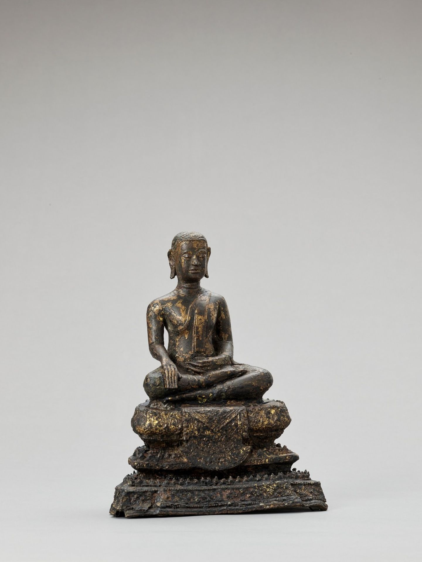 A THAI GILT-LACQUERED BRONZE OF BUDDHA SHAKYAMUNI, RATTANAKOSIN - Image 2 of 6
