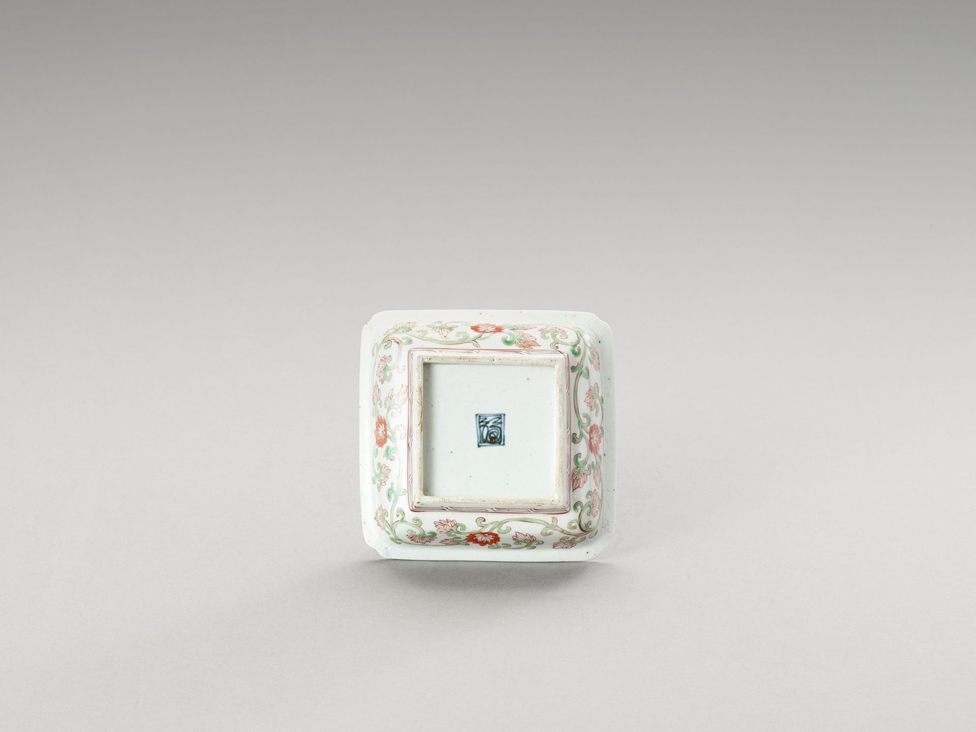 A SMALL SQUARE IMARI PORCELAIN DISH - Bild 4 aus 4