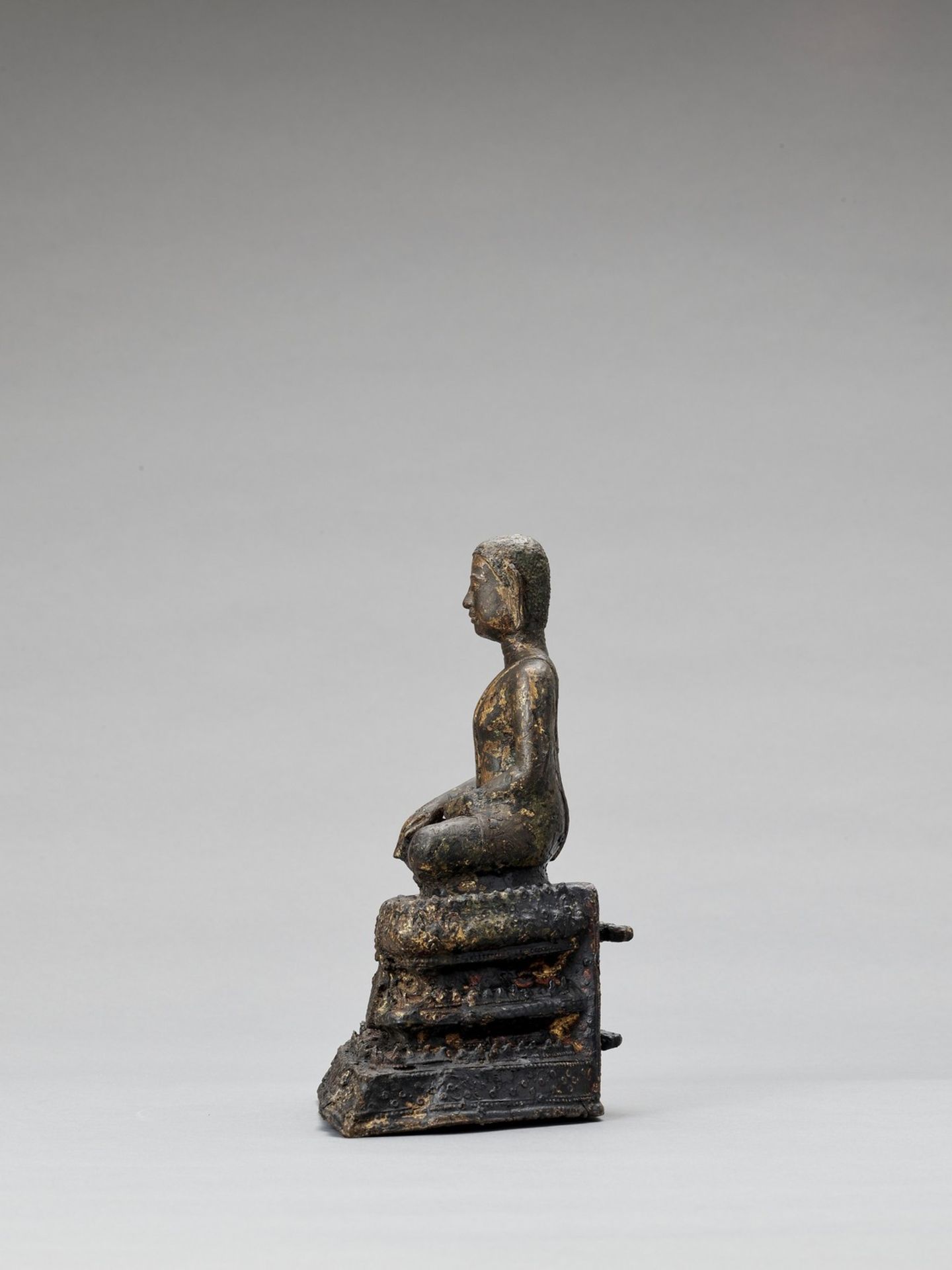 A THAI GILT-LACQUERED BRONZE OF BUDDHA SHAKYAMUNI, RATTANAKOSIN - Image 3 of 6