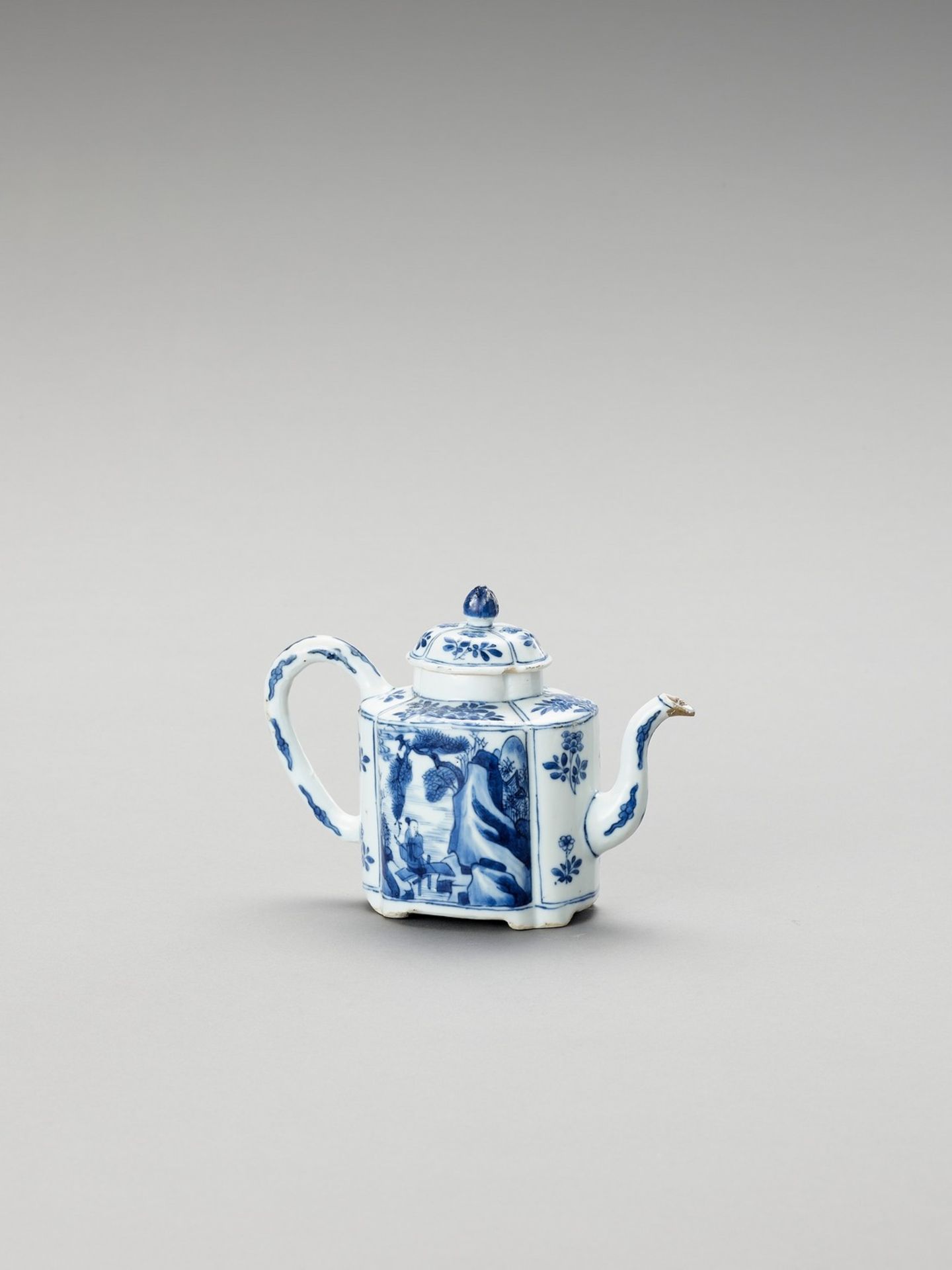 A LOBED BLUE AND WHITE PORCELAIN TEAPOT