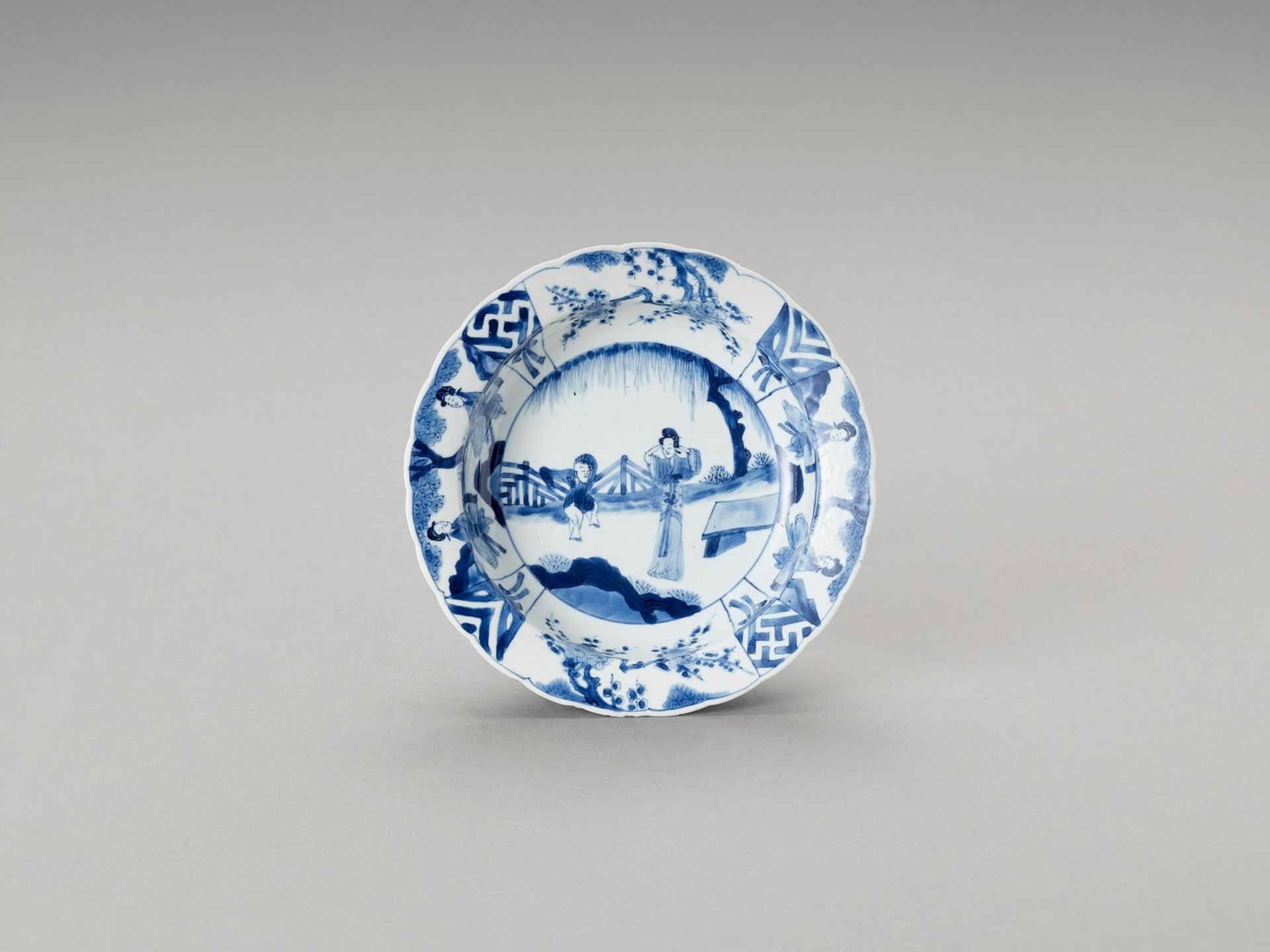 A LOBED BLUE AND WHITE PORCELAIN BOWL