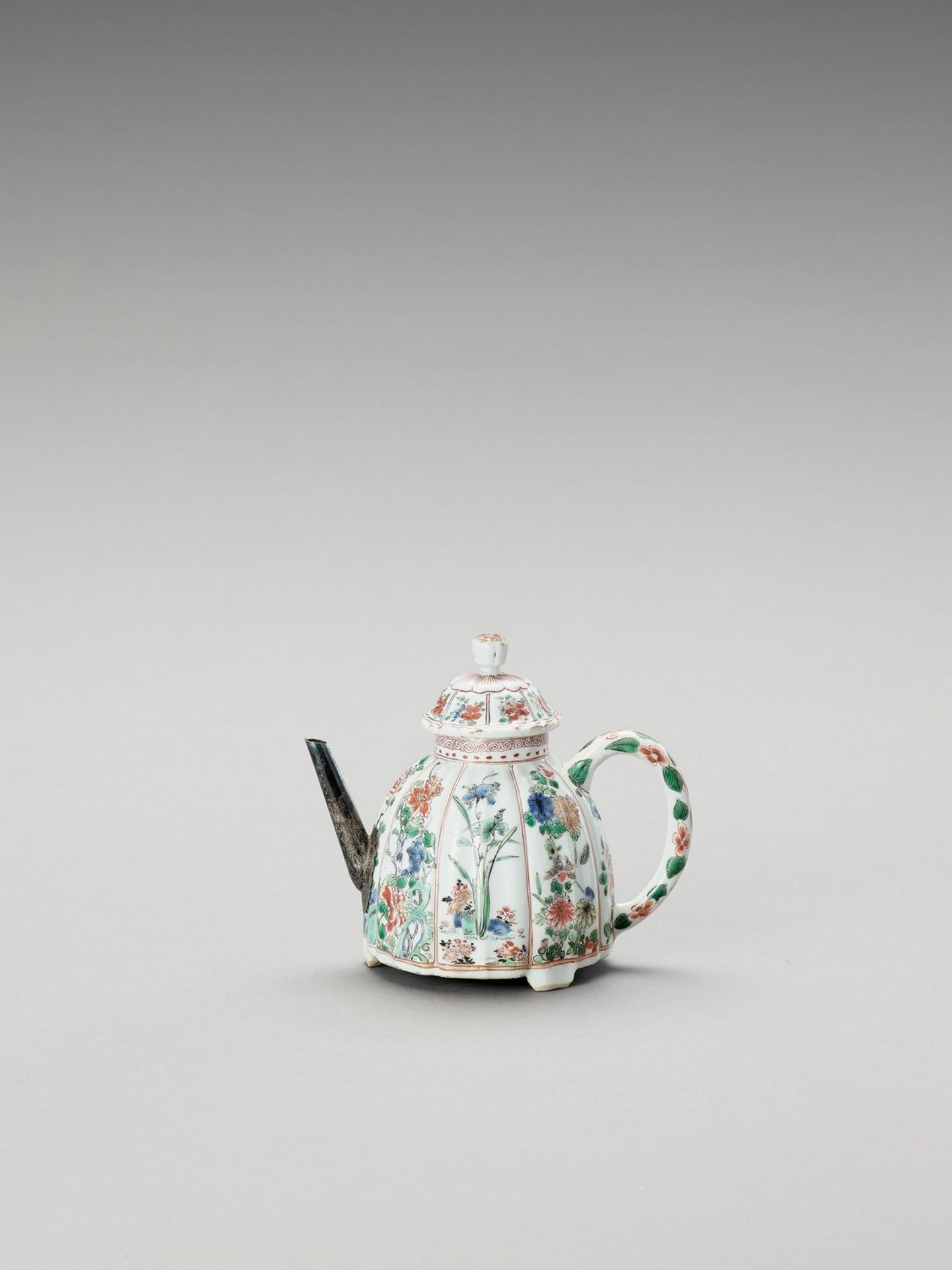 A FAMILLE VERTE TEAPOT AND COVER