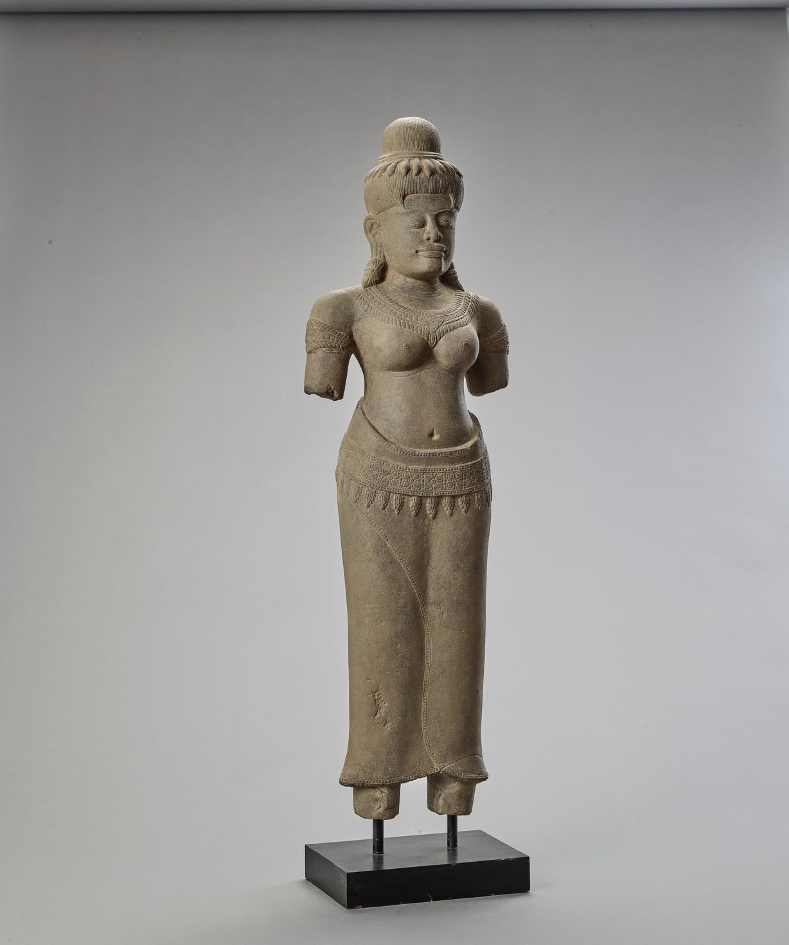 A KHMER STYLE SANDSTONE STATUE OF UMA - Image 2 of 7