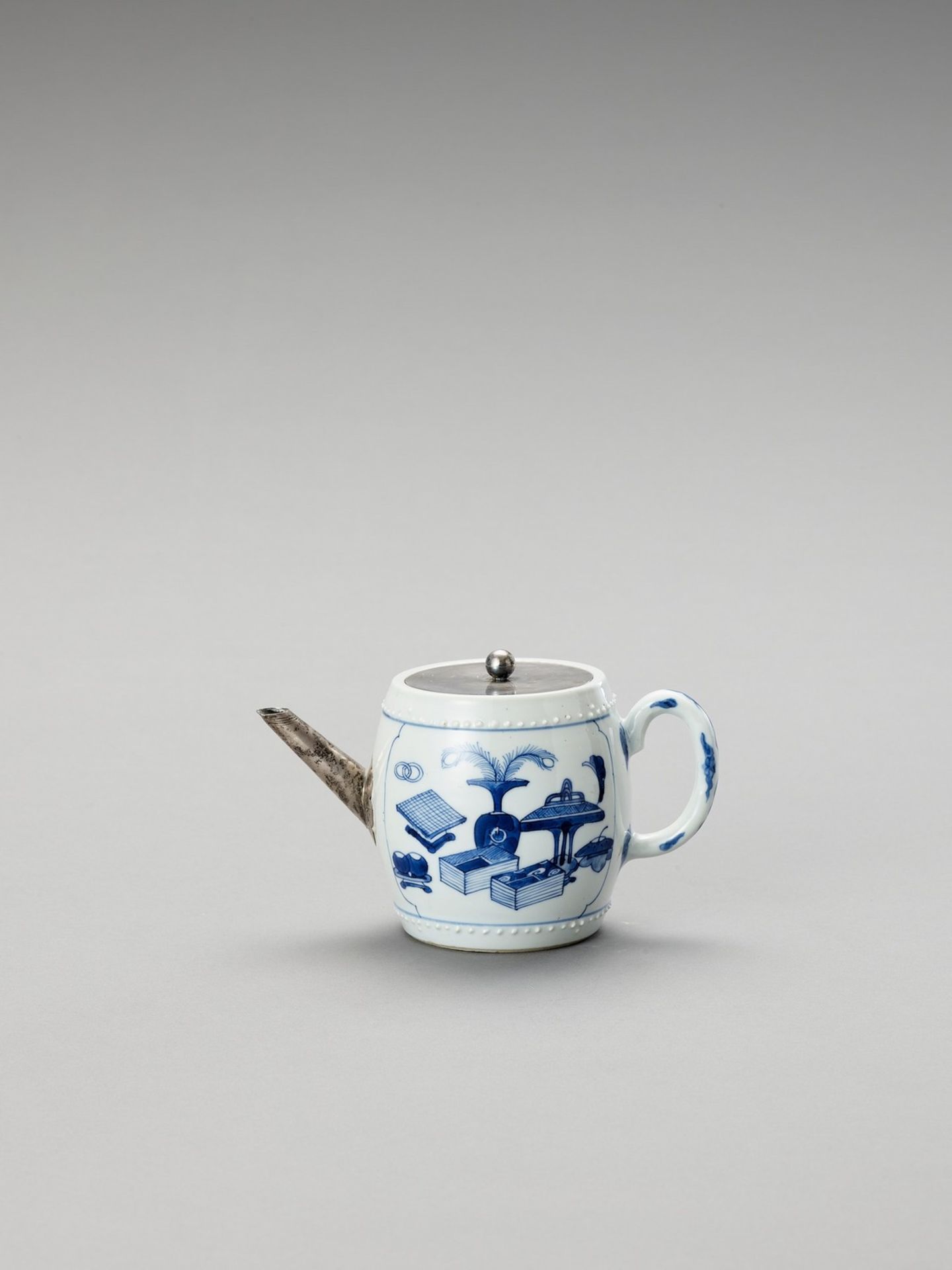 A SILVER-MOUNTED BLUE AND WHITE PORCELAIN TEAPOT - Image 3 of 6