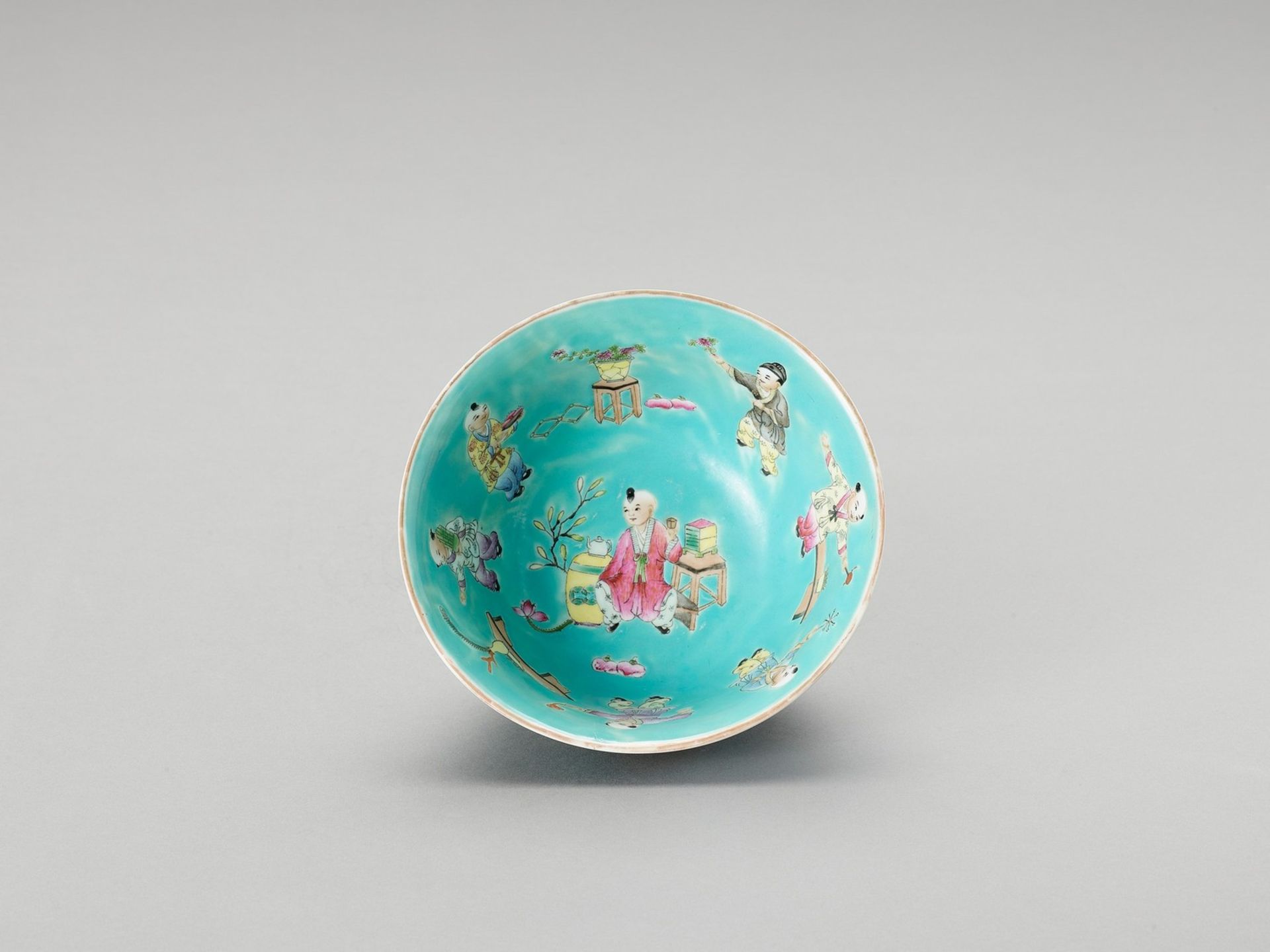A FAMILLE ROSE TURQUOISE BOWL - Image 2 of 6